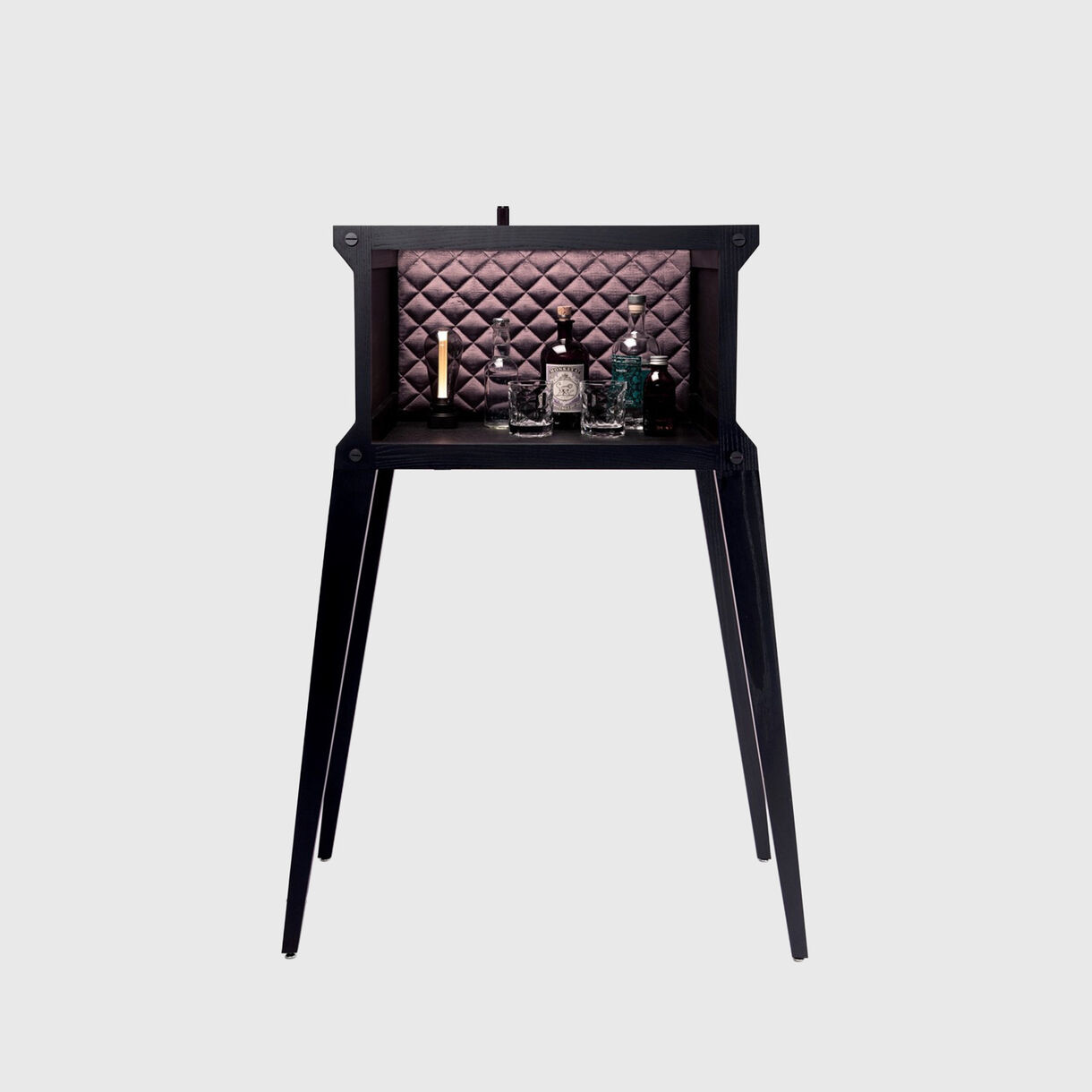 The Popstar Bar, Black Oak