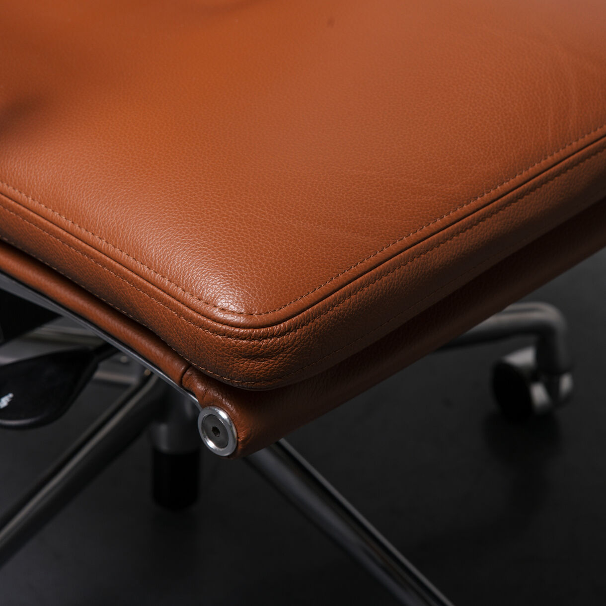 Eames Soft Pad Executive Chair, Polished Aluminium, Stow Sundance Leather