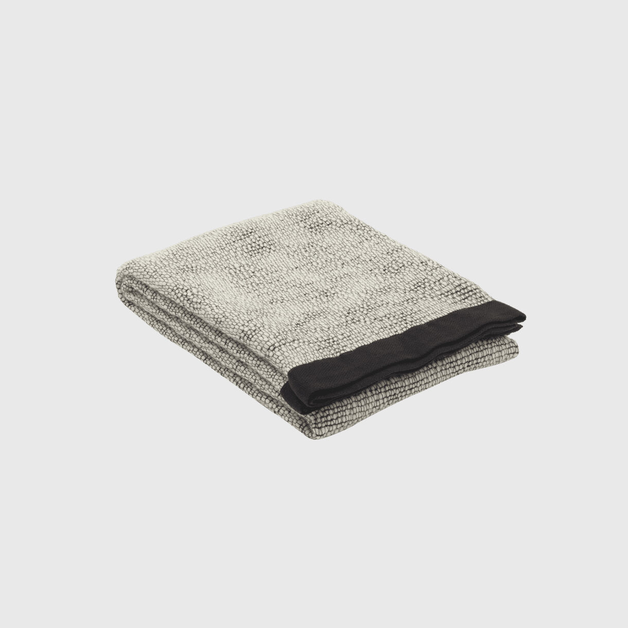 Thread Throw, Black