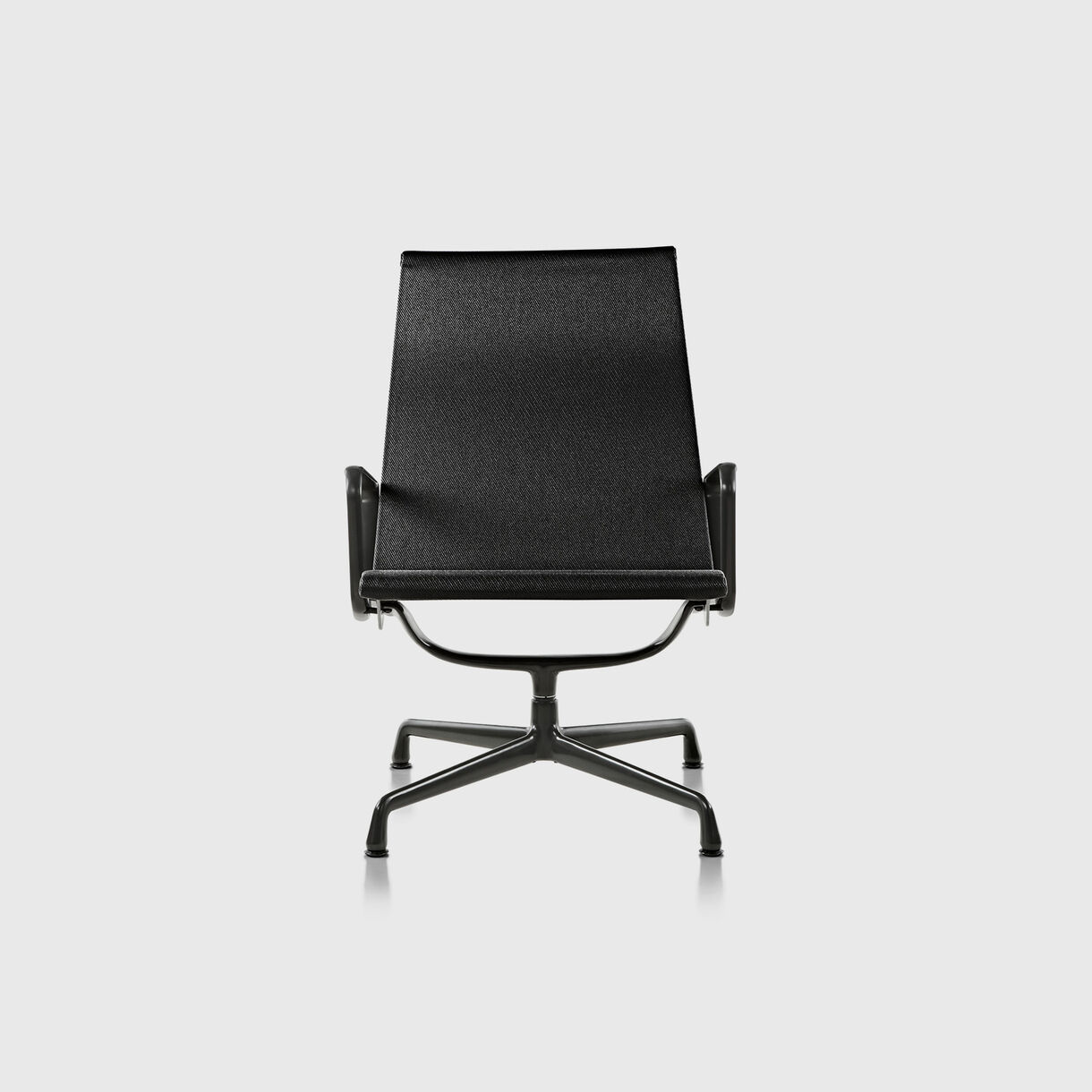 Eames Aluminium Group Outdoor Lounge Chair