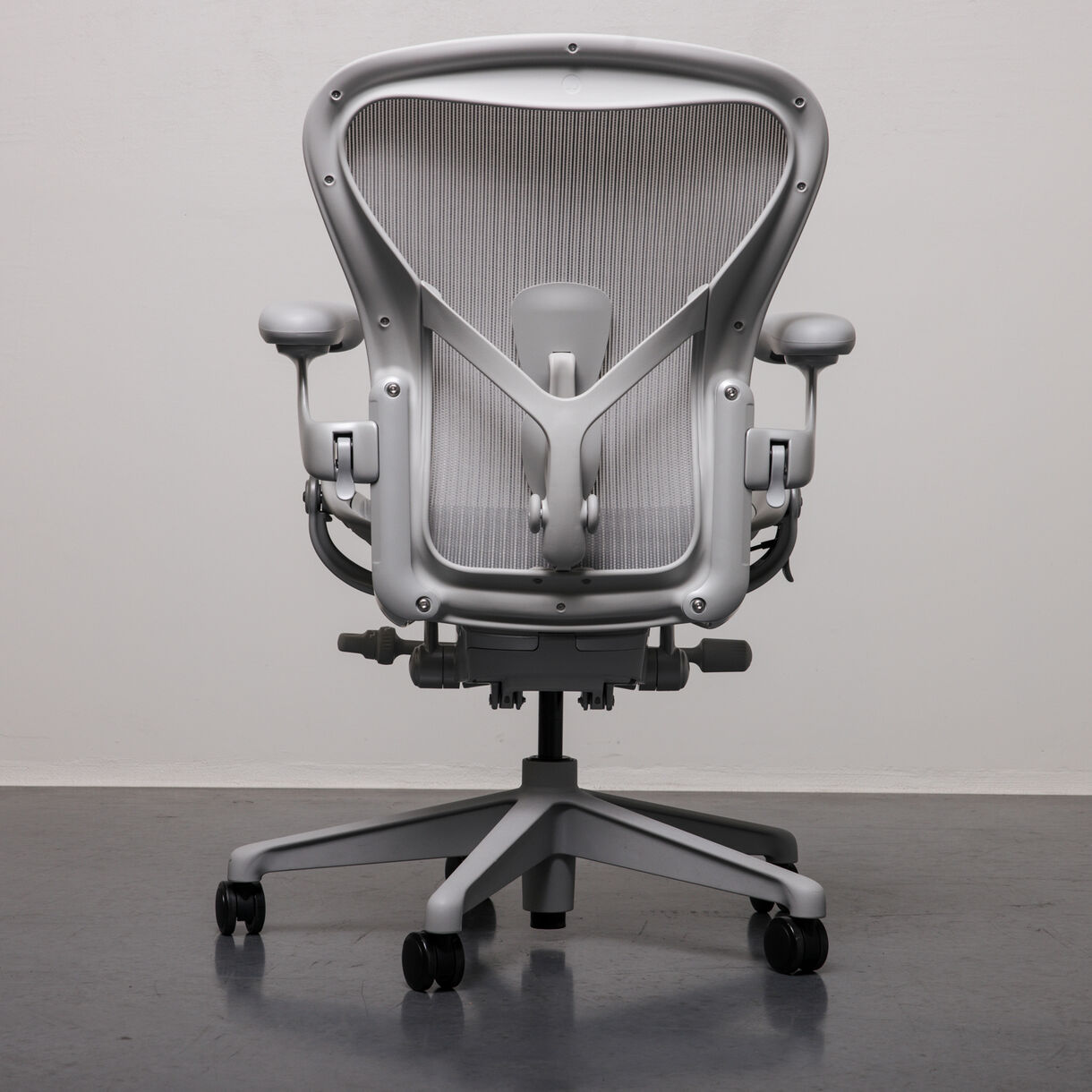 Aeron Chair, Medium (B), Mineral