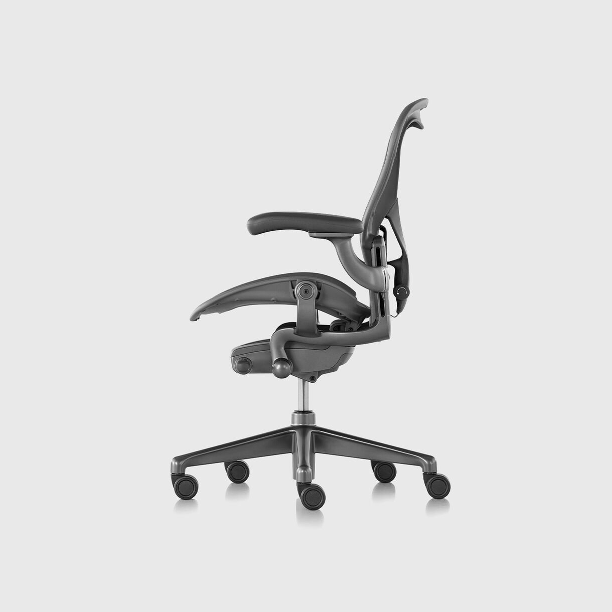 Aeron Chair, Size C, Carbon