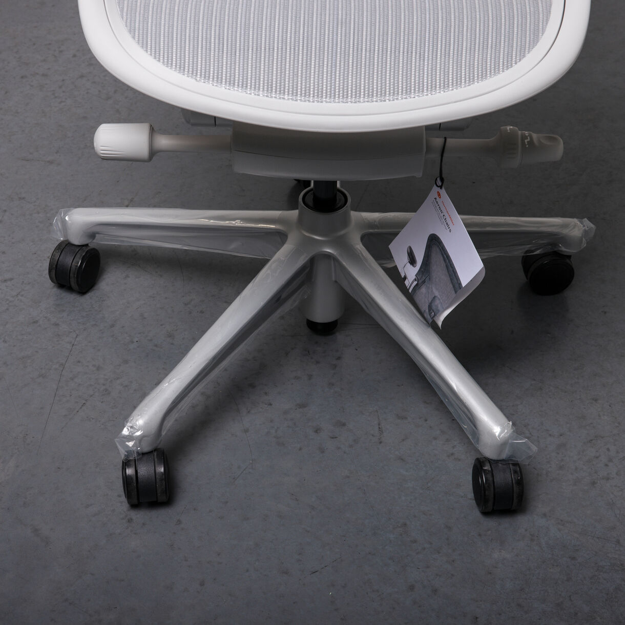 Aeron Chair, Medium (B), Mineral