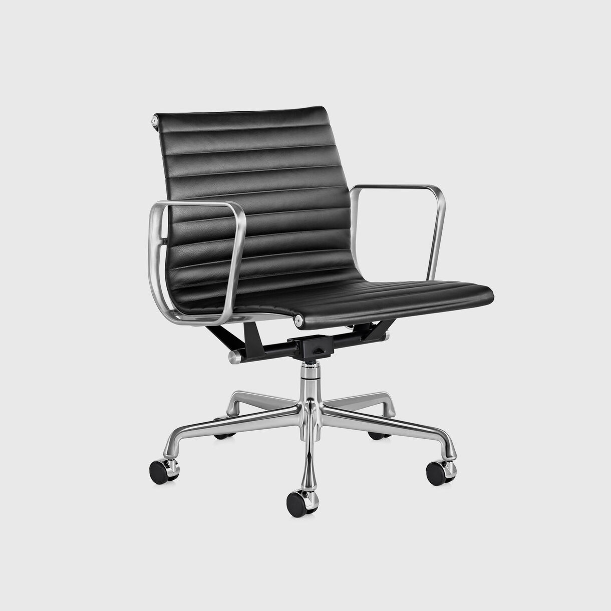 Eames Aluminium Group Management Chair