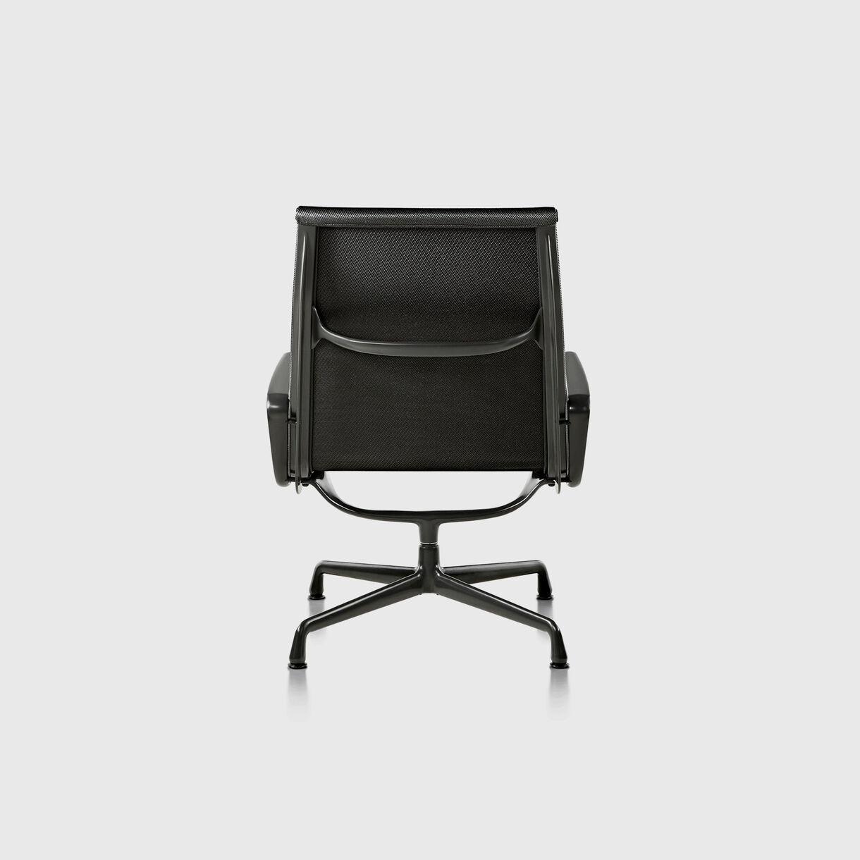 Eames Aluminium Group Outdoor Lounge Chair