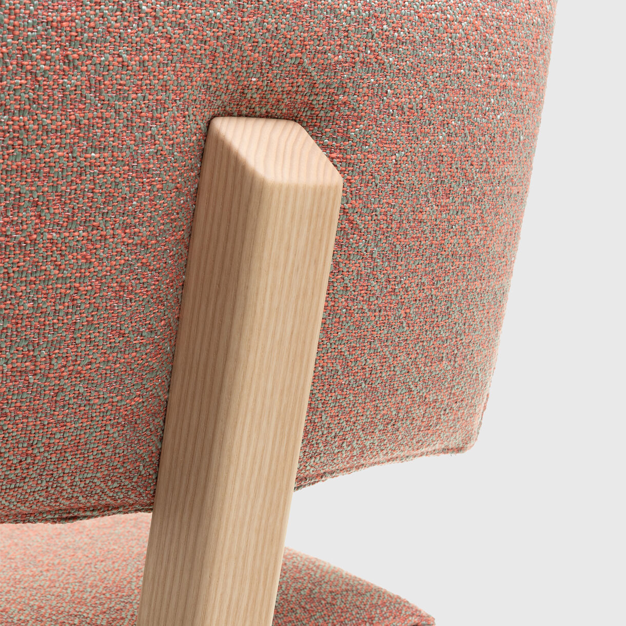 Trave Chair, Pink Natural Ash