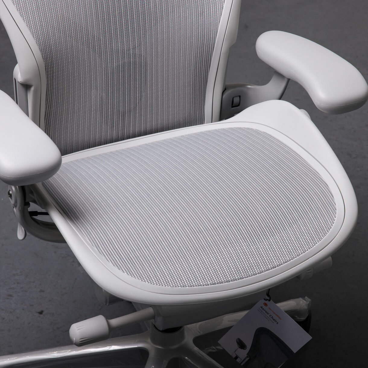 Aeron Chair, Medium (B), Mineral