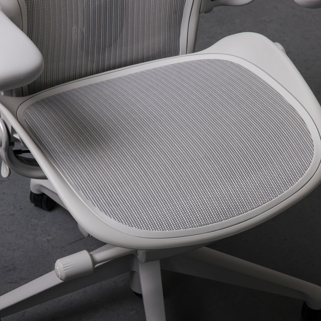 Aeron Chair, Medium (B), Mineral