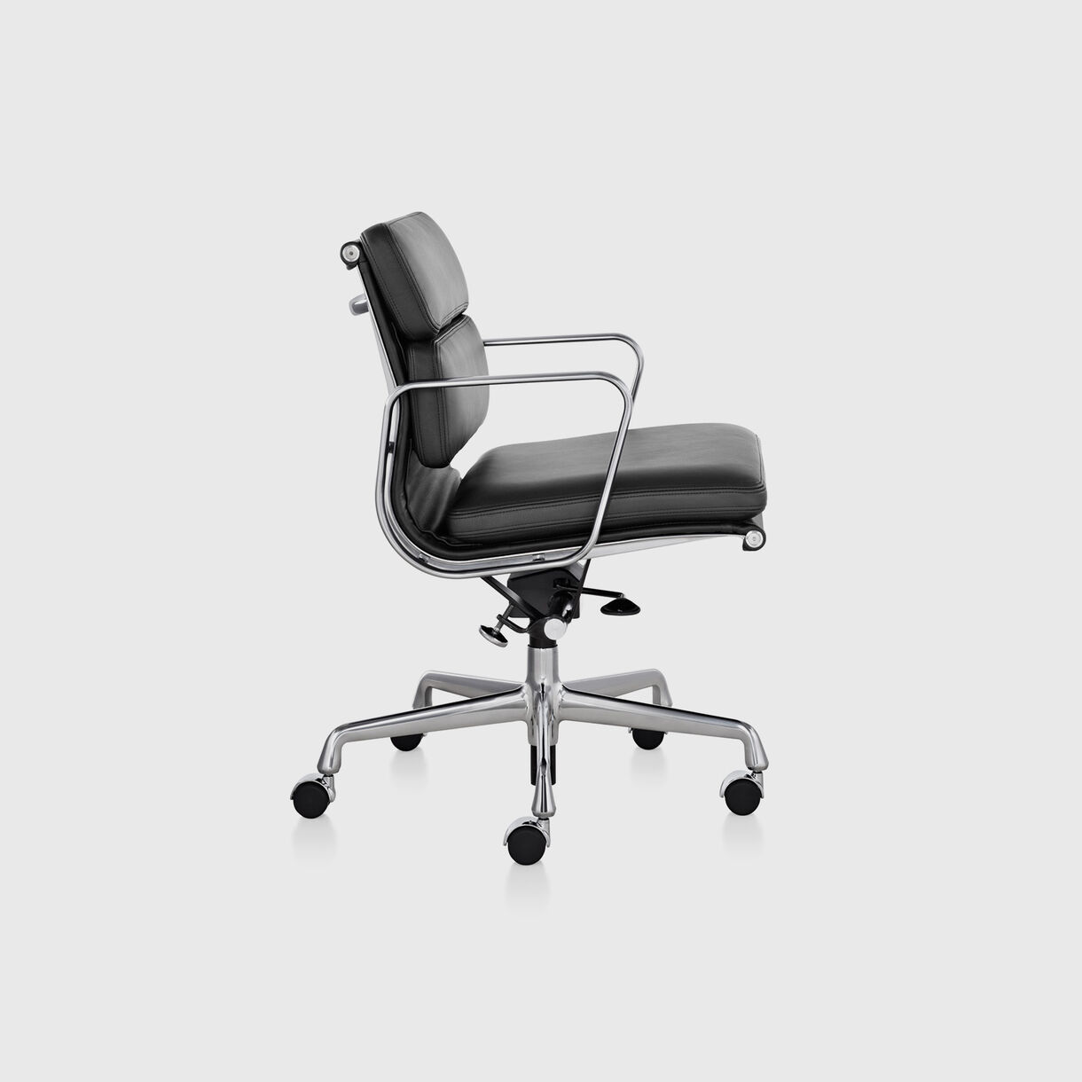 Eames Soft Pad Management Chair, Pneumatic, Polished Aluminium Frame & Black Leather
