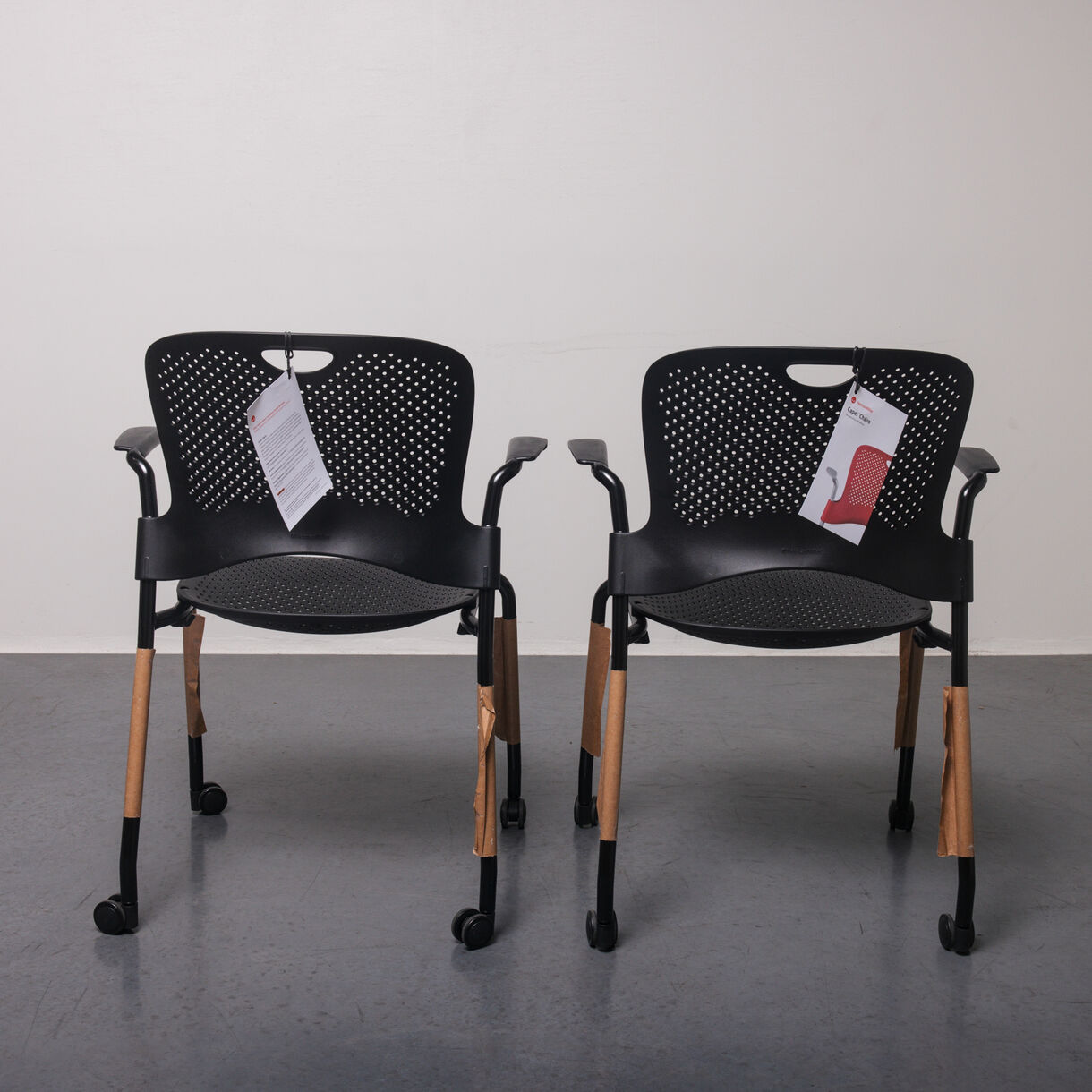 Caper Stacking Chair, with Arms, Black