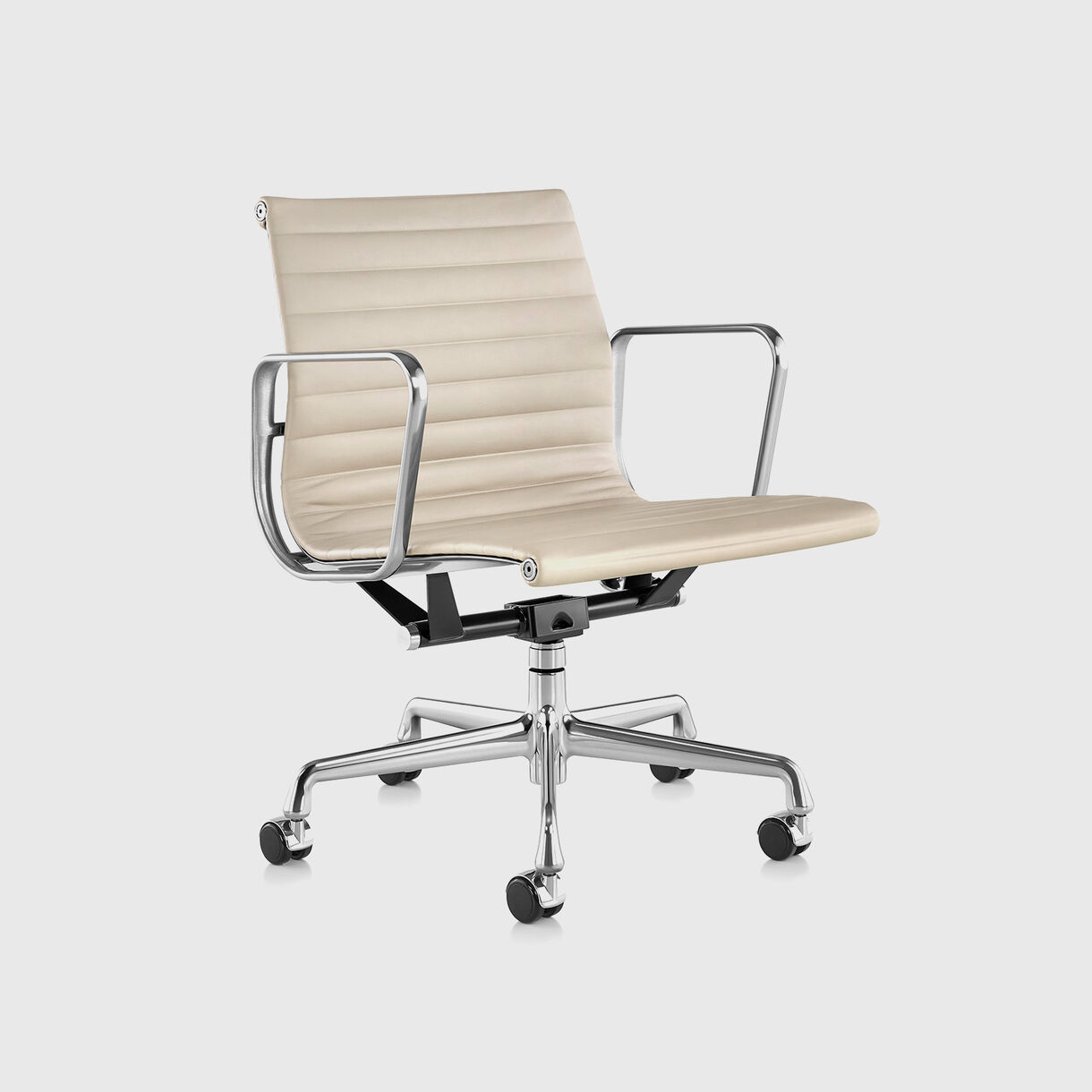Eames Aluminium Group Management Chair