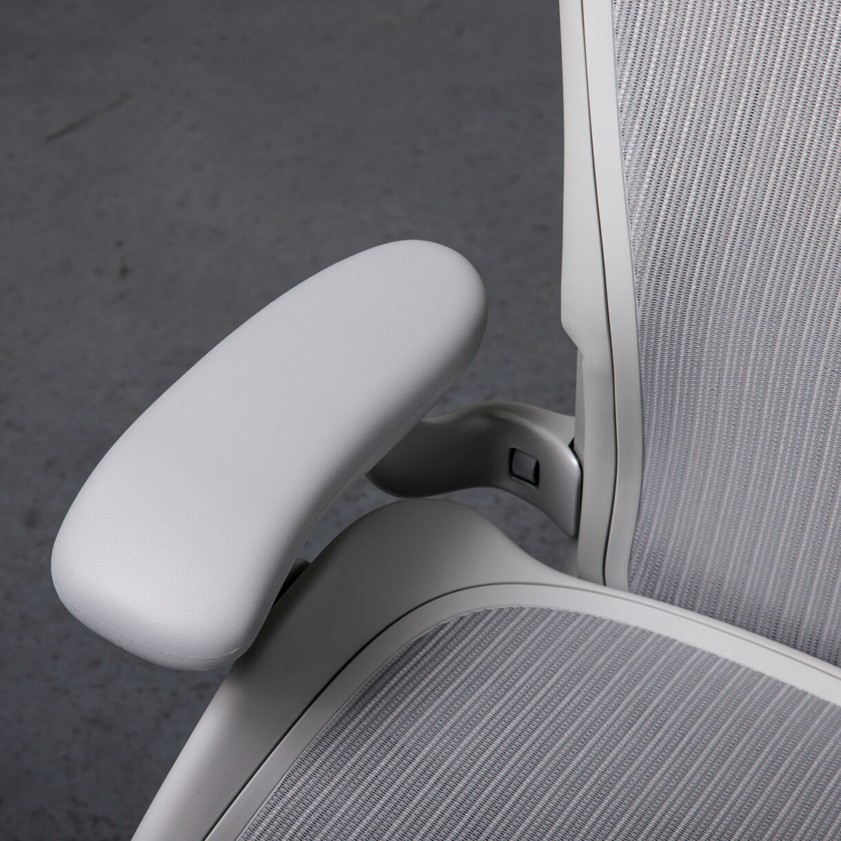 Aeron Chair, Medium (B), Mineral