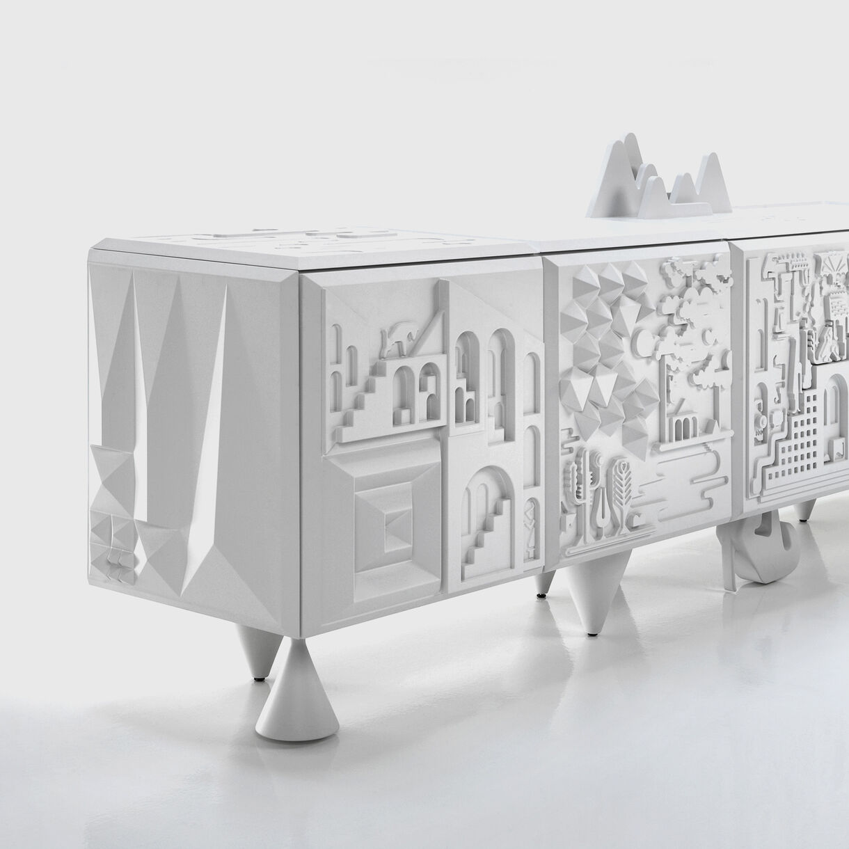 Tout Va Bien in White