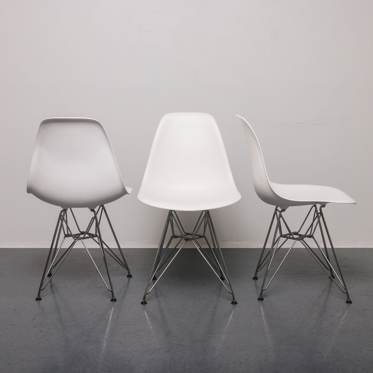 Eames&reg; Moulded Plastic Side Chair, Wire Base