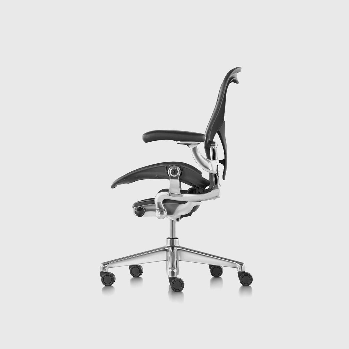 Aeron Chair Remastered, Graphite & Aluminium