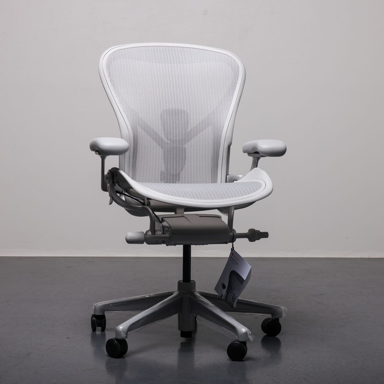 Aeron Chair, Medium (B), Mineral