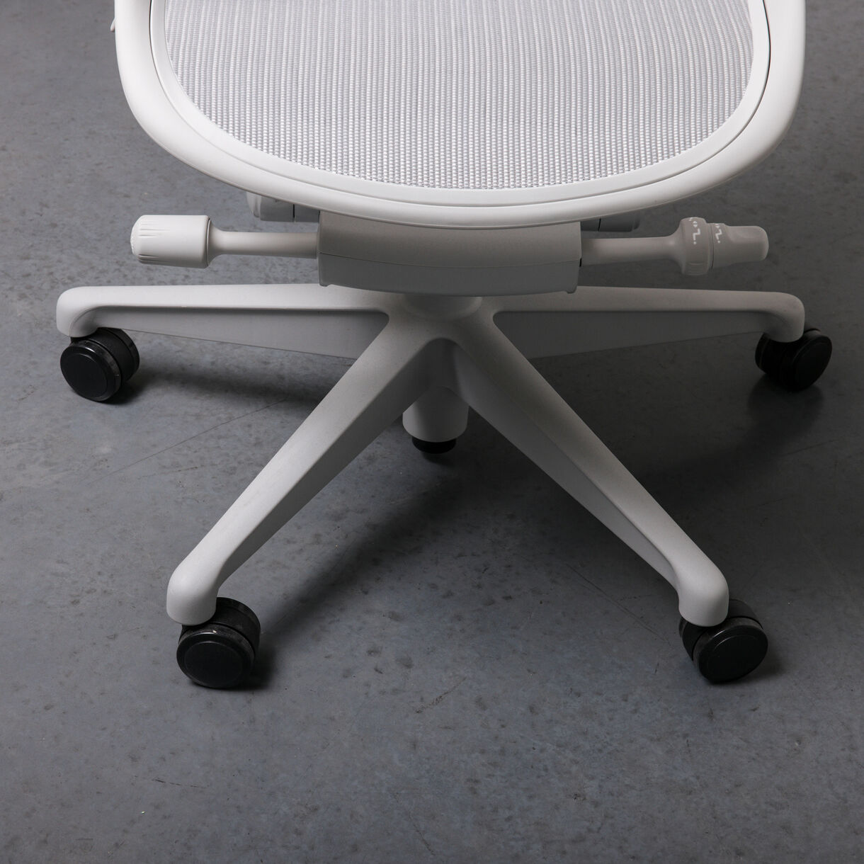 Aeron Chair, Medium (B), Mineral