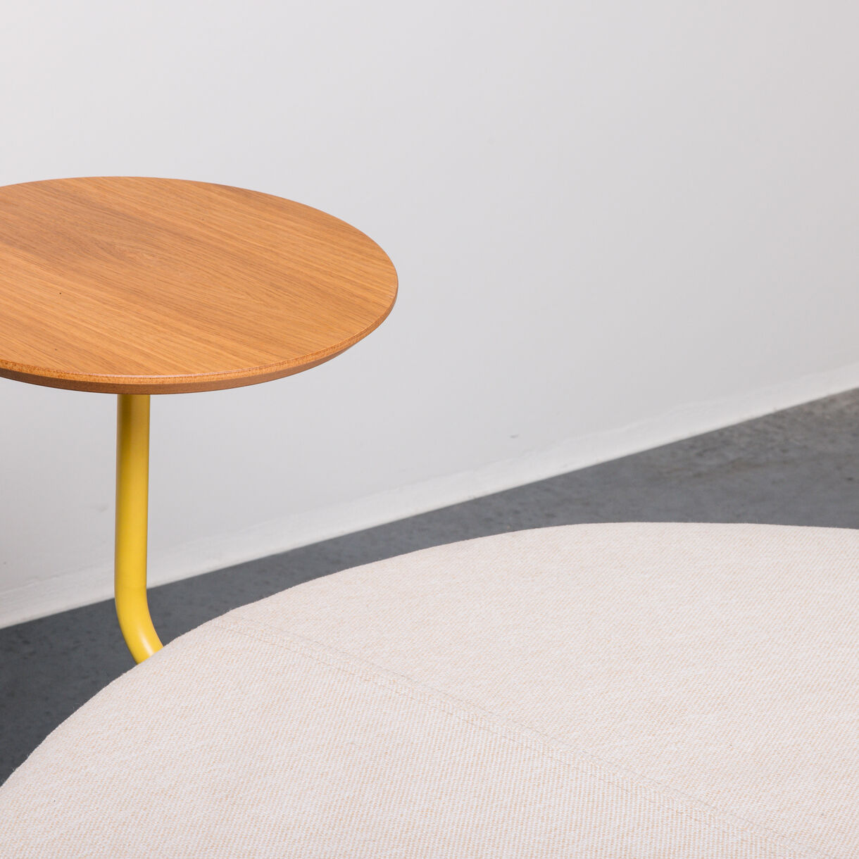 Lasso 3-Seat Round Bench with 3 Tables, Oak Veneer, Exit Store