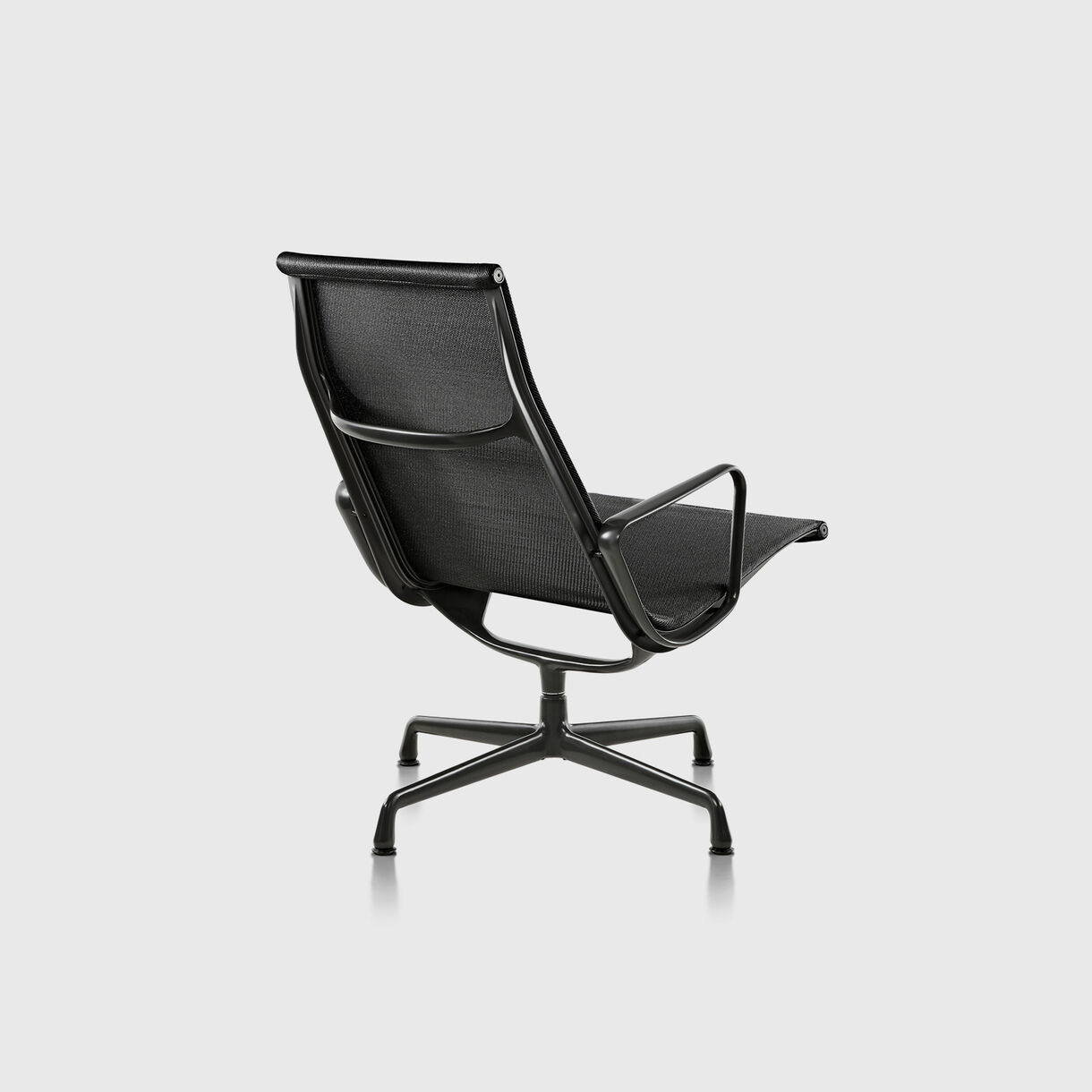 Eames Aluminium Group Outdoor Lounge Chair