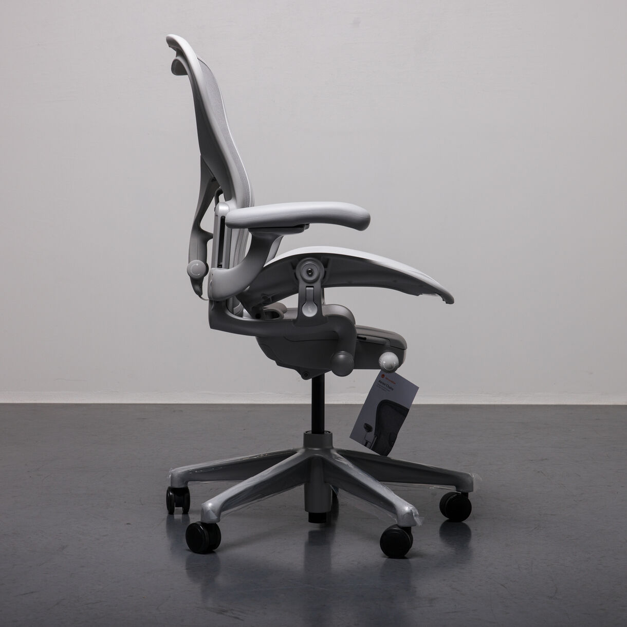 Aeron Chair, Medium (B), Mineral