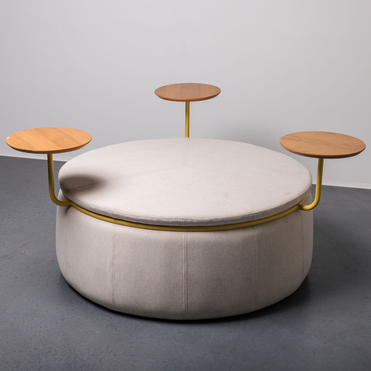 Lasso 3-Seat Round Bench with 3 Tables, Oak Veneer, Exit