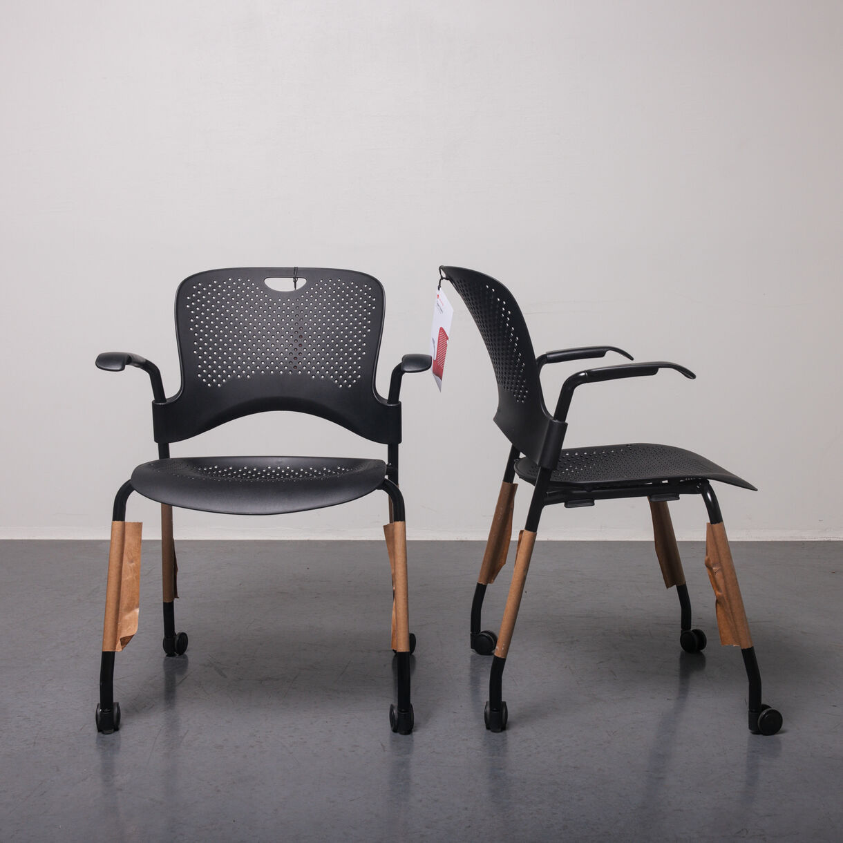 Caper Stacking Chair, with Arms, Black
