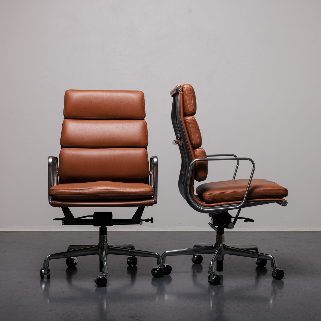 Eames Soft Pad Executive Chair, Polished Aluminium, Stow Sundance Leather
