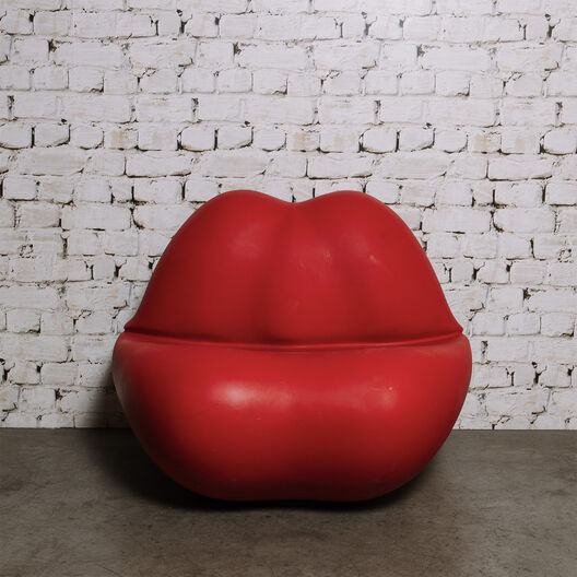 Kiss Lounge, Red