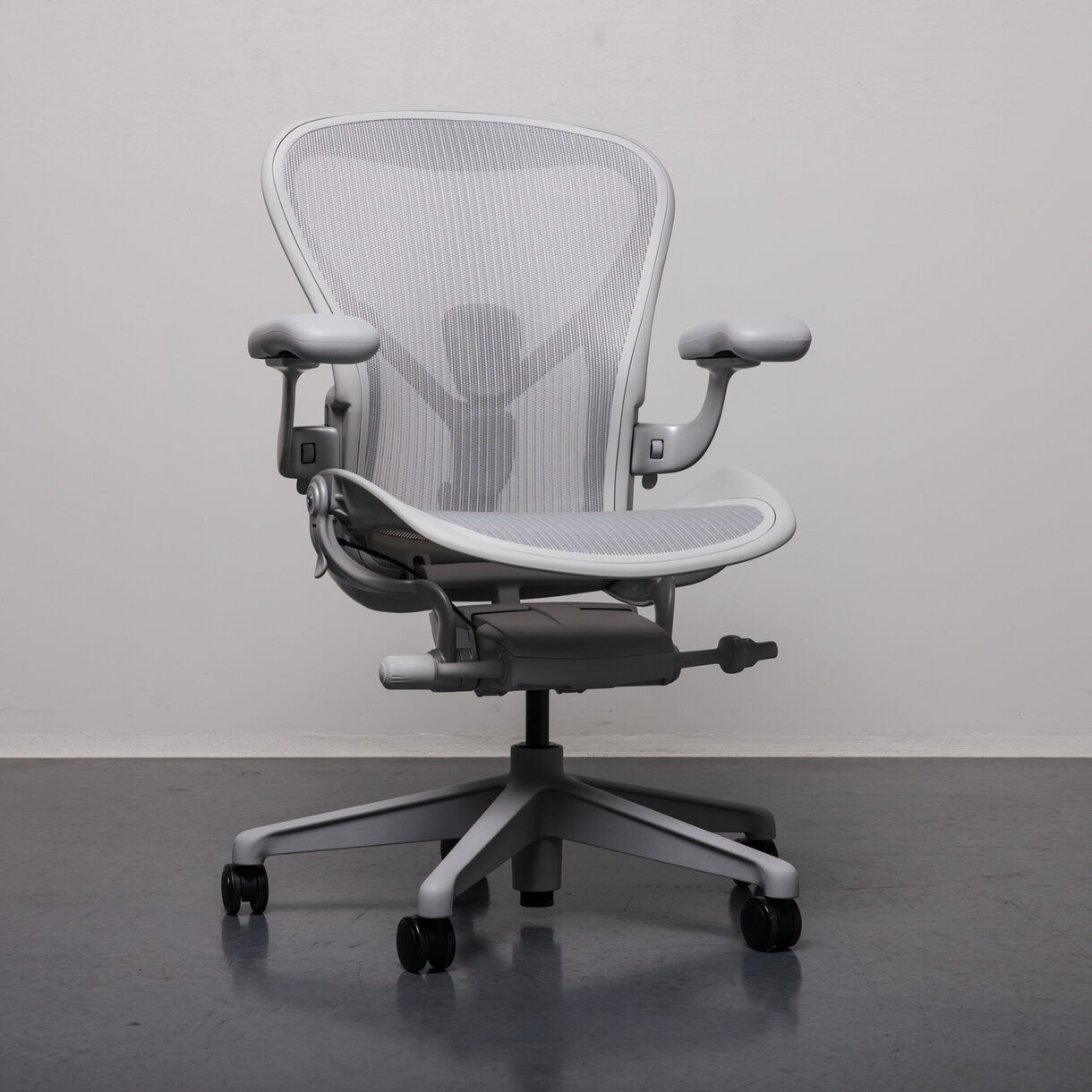 Aeron Chair, Medium (B), Mineral
