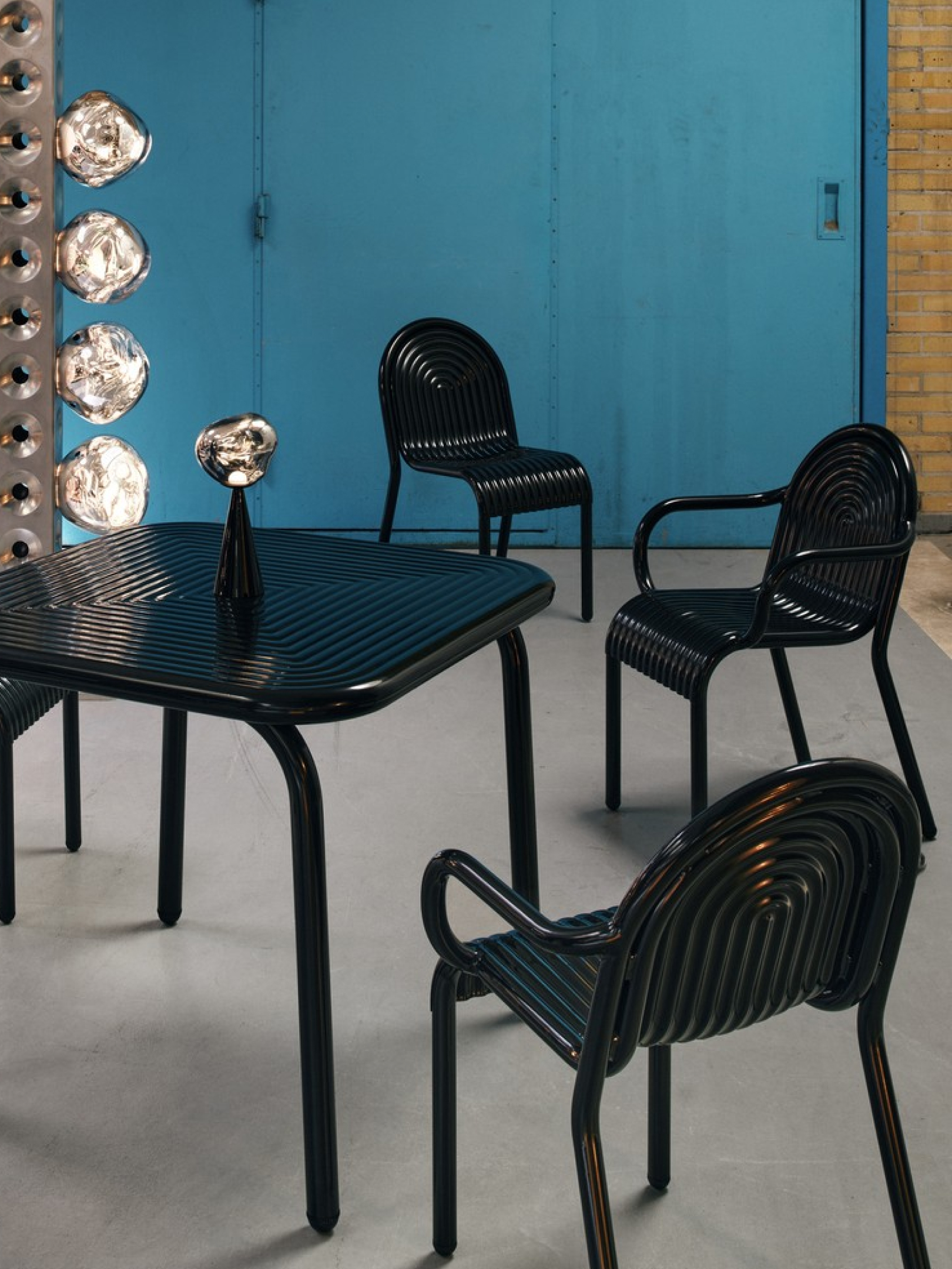 Tom Dixon Groove Outdoor in glossy black