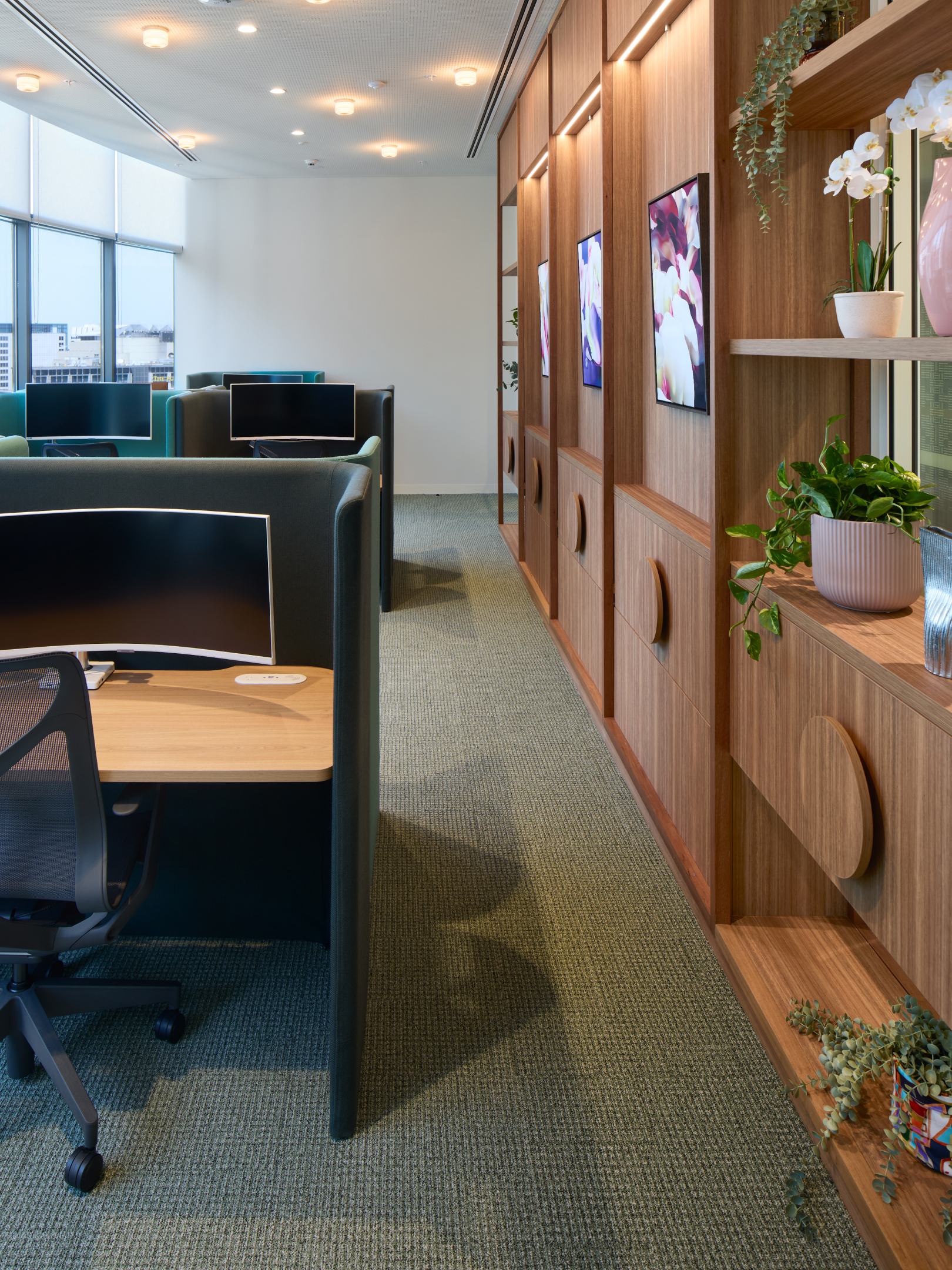 Pullman Desk upholstered plinth 2