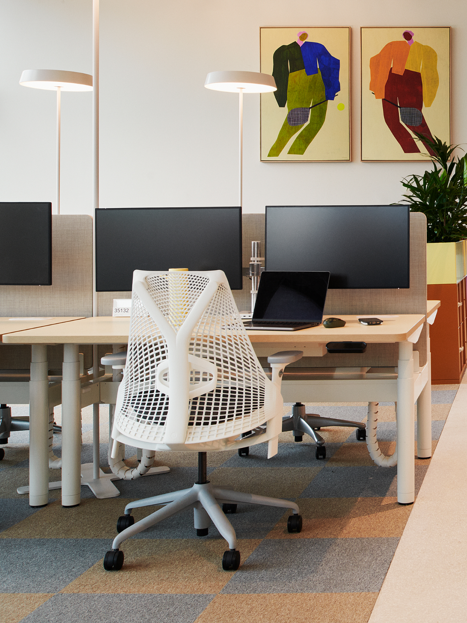 Ratio workstation and Sayl Task Chair