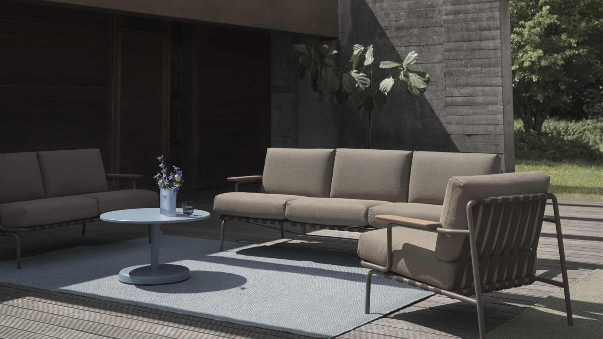 Settle Outdoor Sofa, Lifestyle