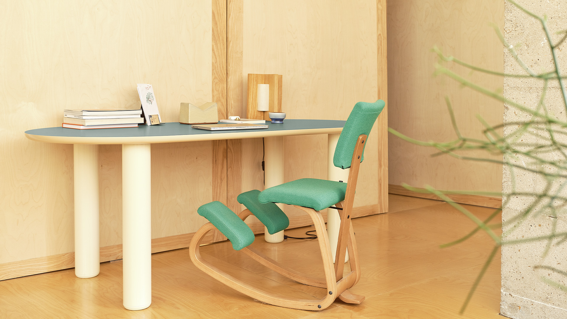 Eclipso Dining Table, Lifestyle