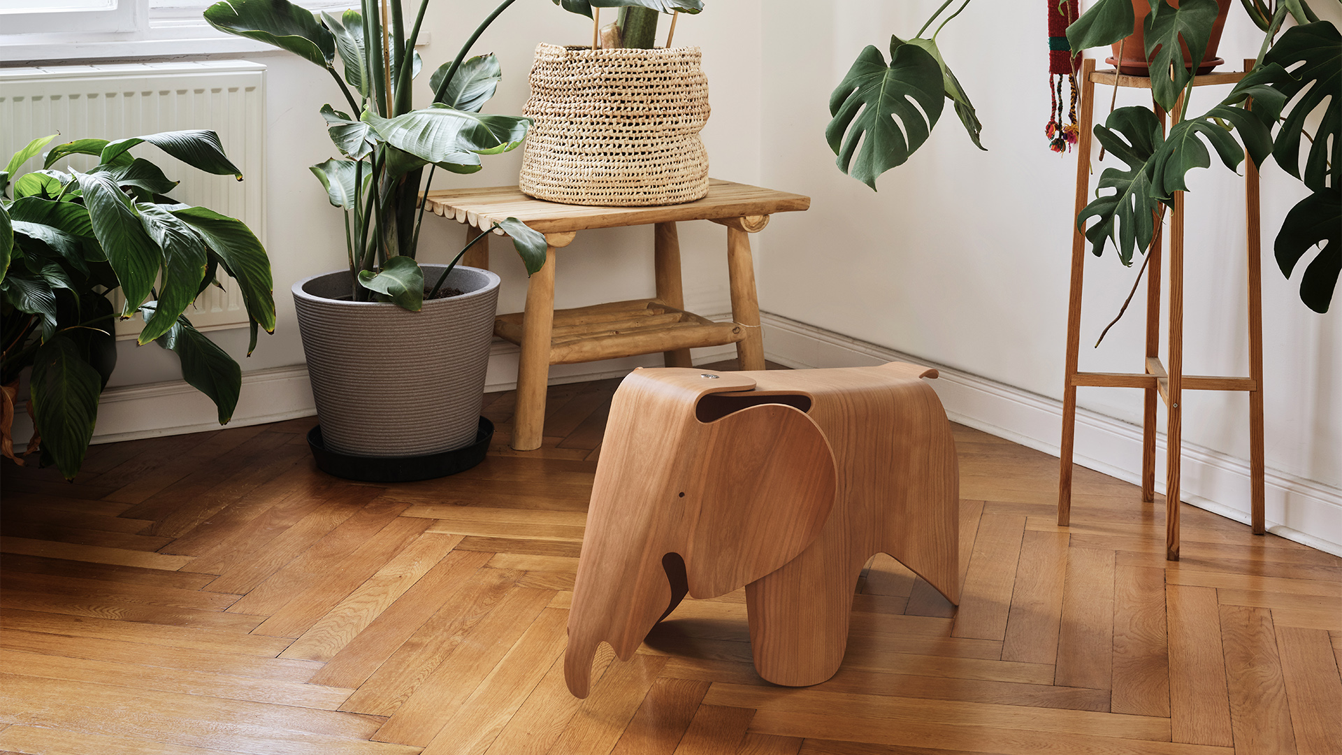 Eames Elephant, Plywood, Lifestyle