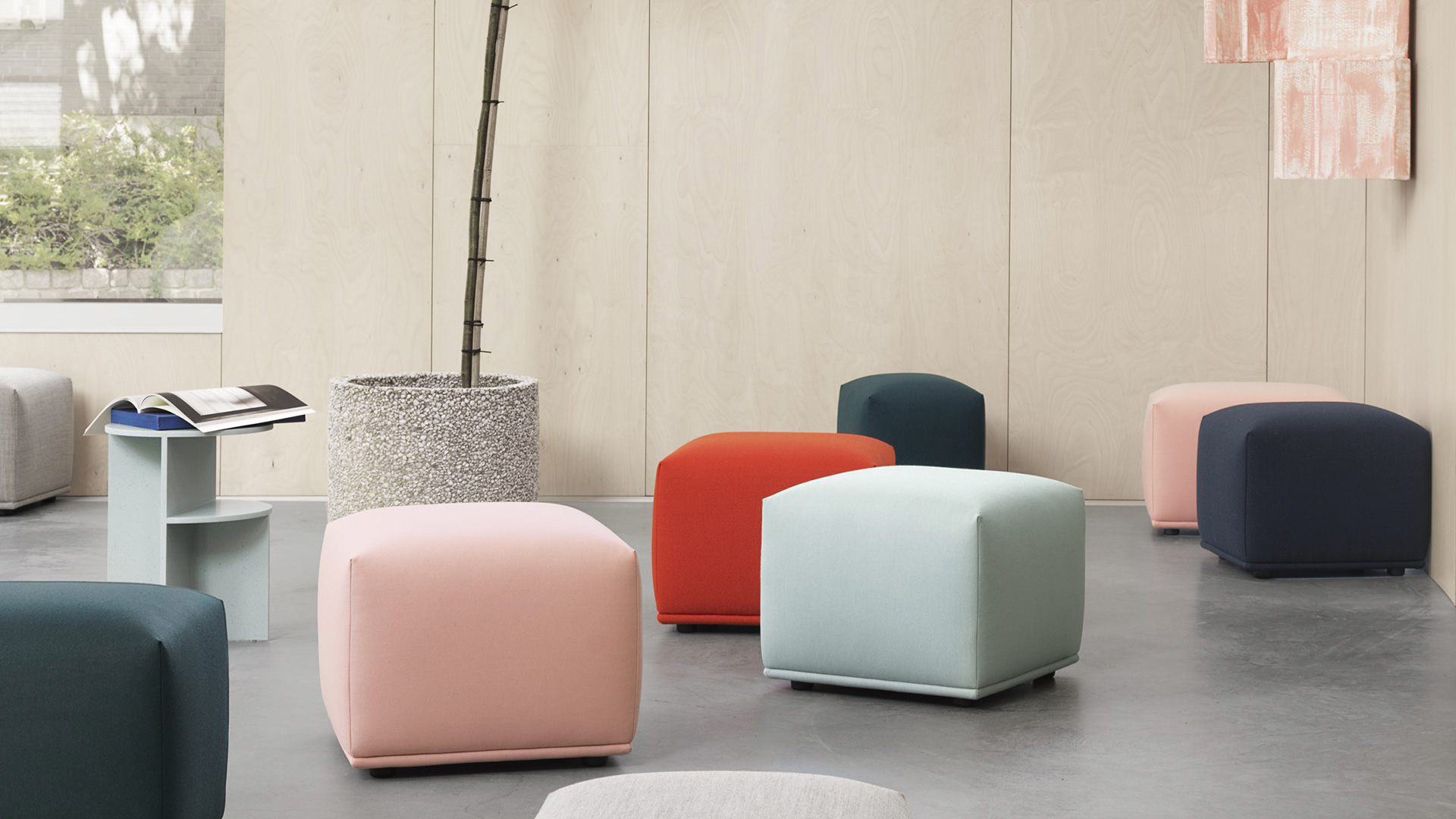 Echo Pouf, Lifestyle