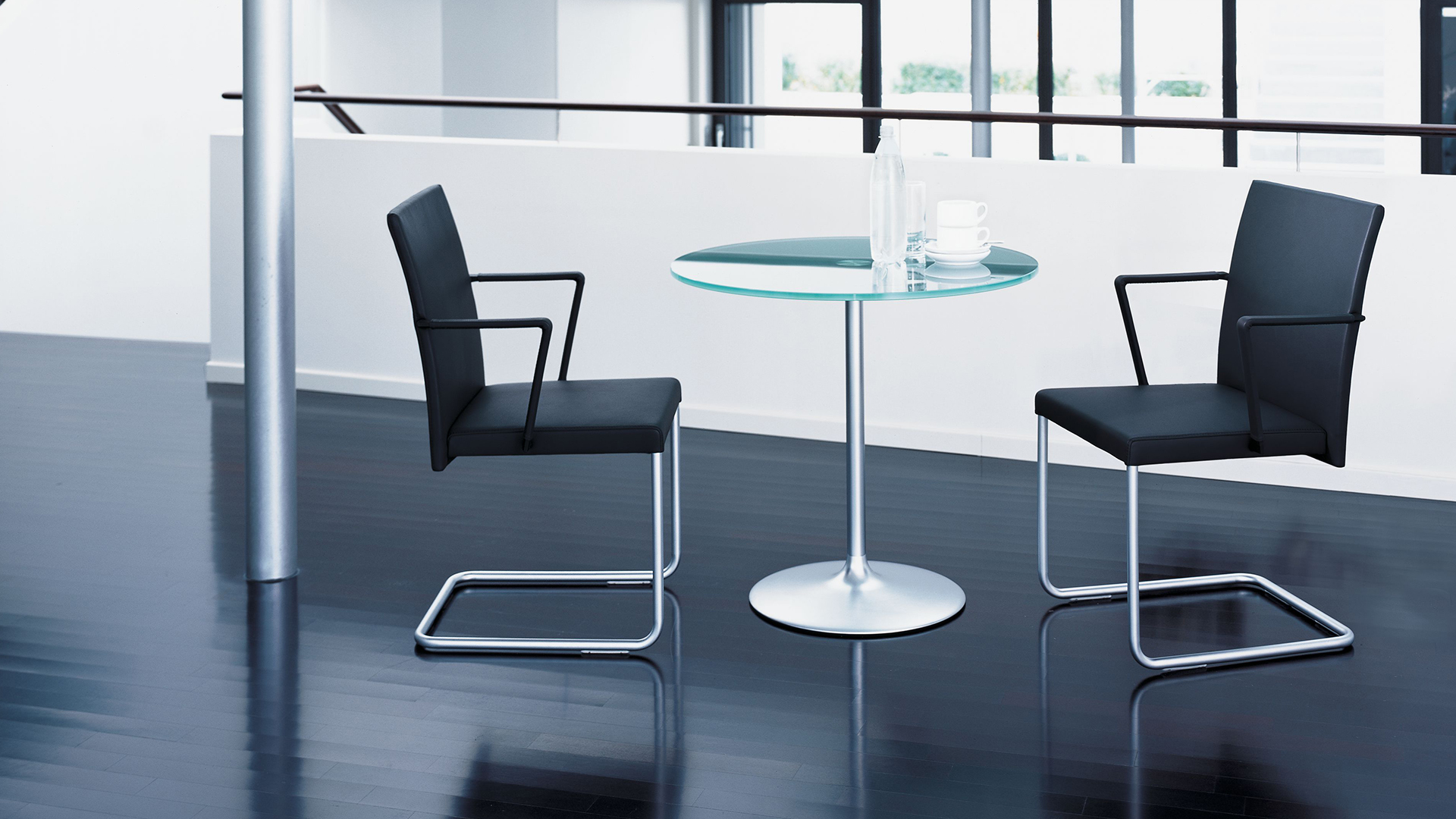 Jason Lite Chair, Cantilever, Lifestyle
