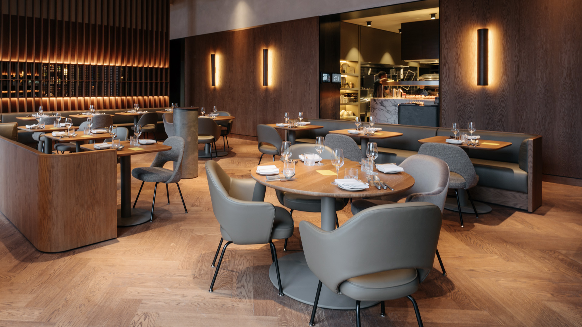 Saarinen Executive Armchair, Lifestyle