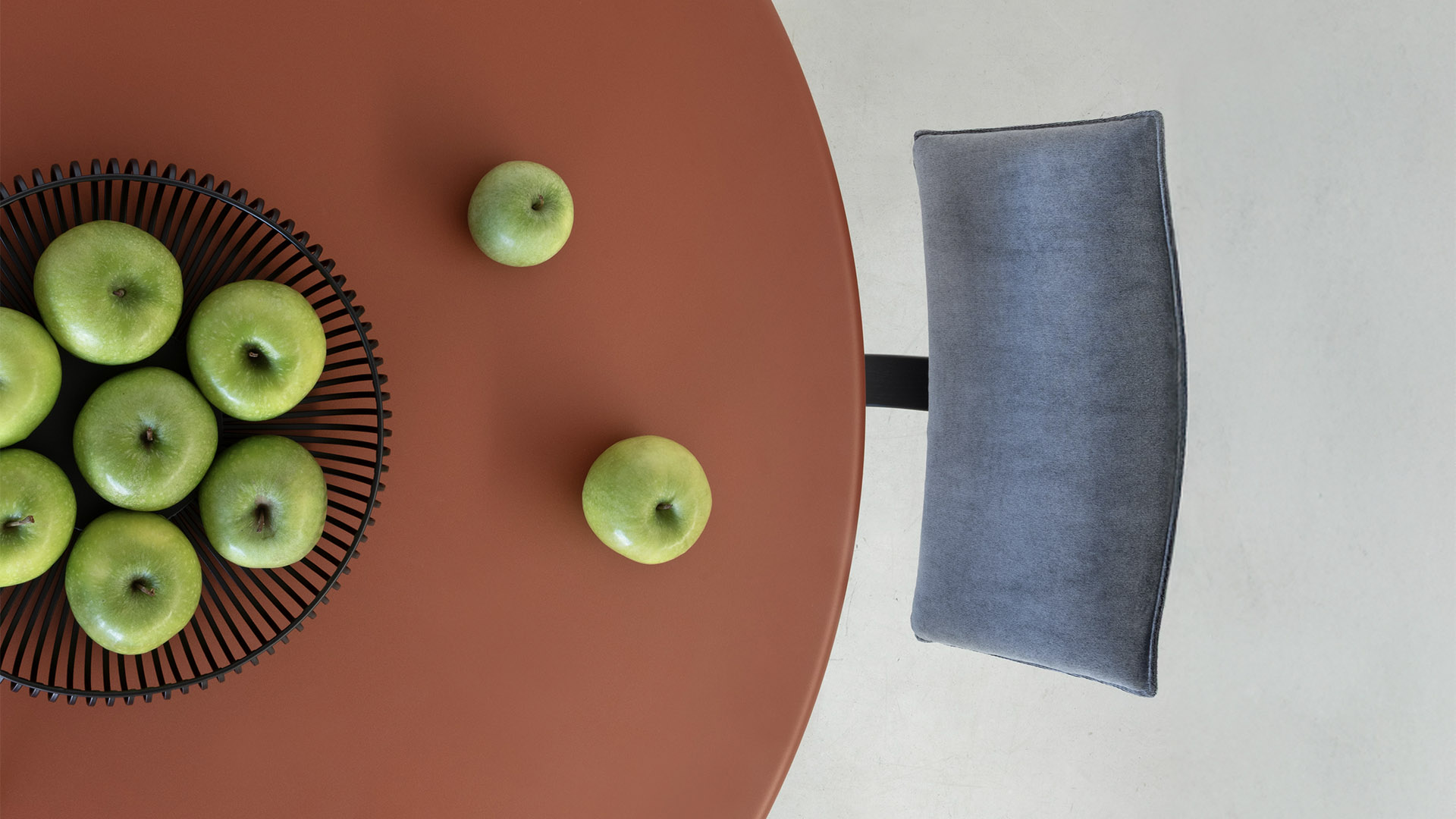 All-Round Table, Lifestyle