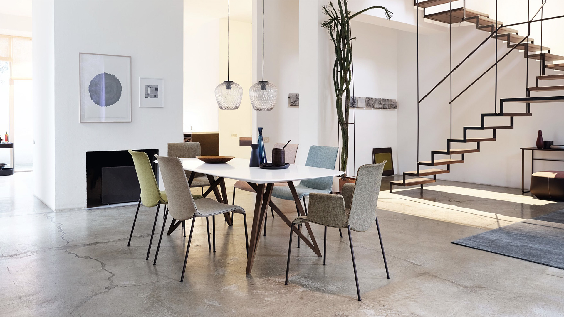 Liz Chair, High Back, Lifestyle