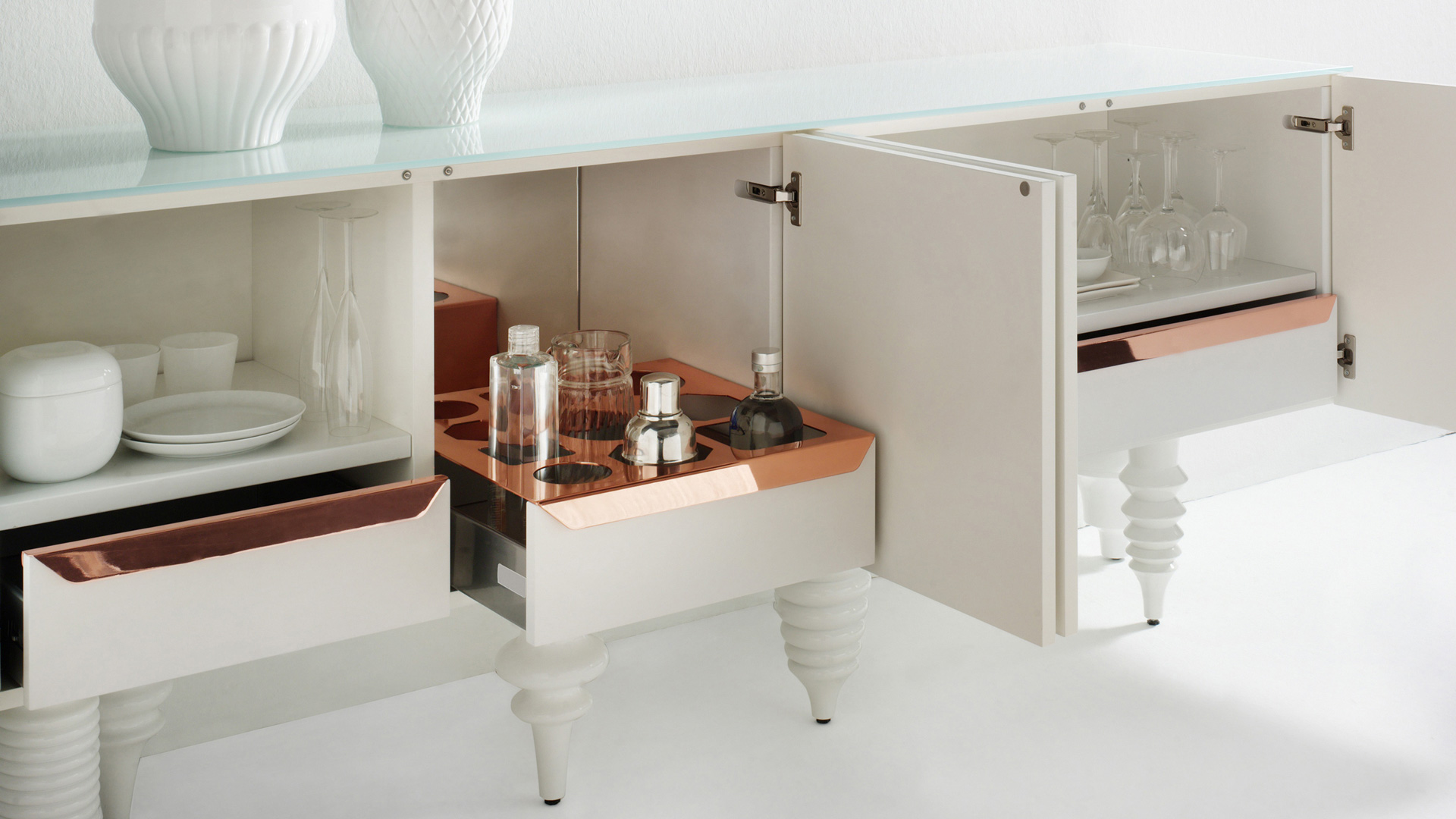 Multileg Cabinet, Lifestyle