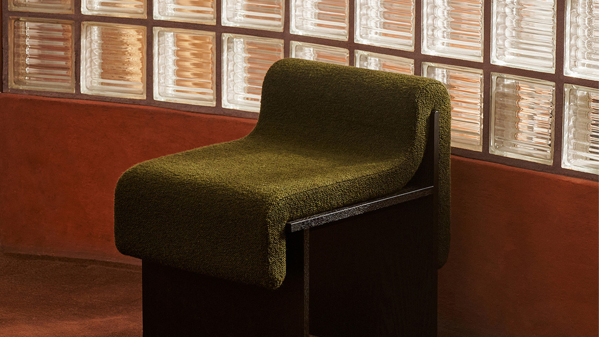 Melt Low-Back Chair, Lifestyle