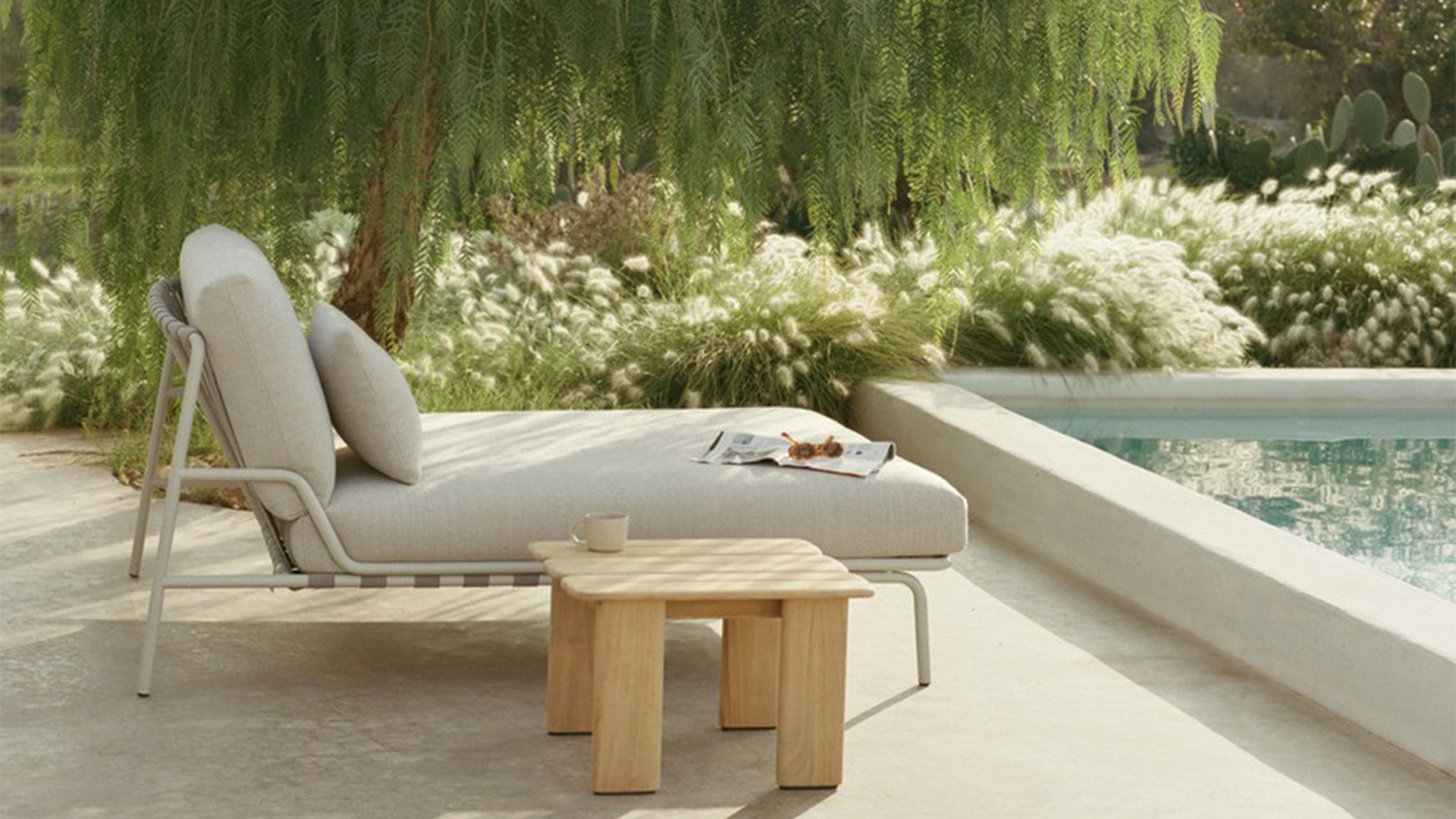 Settle Lounge Bed, Lifestyle