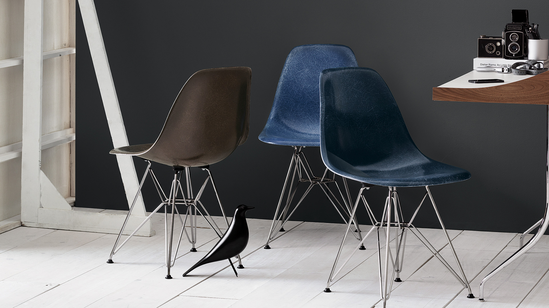Eames Moulded Fibreglass Side Chair, Wire Base, Lifestyle