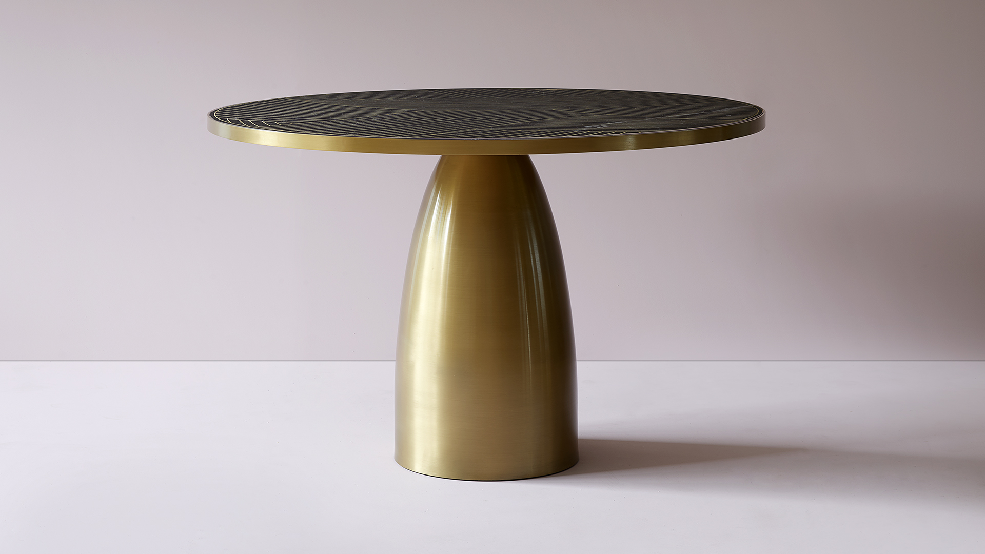 Lustre Table, Lifestyle