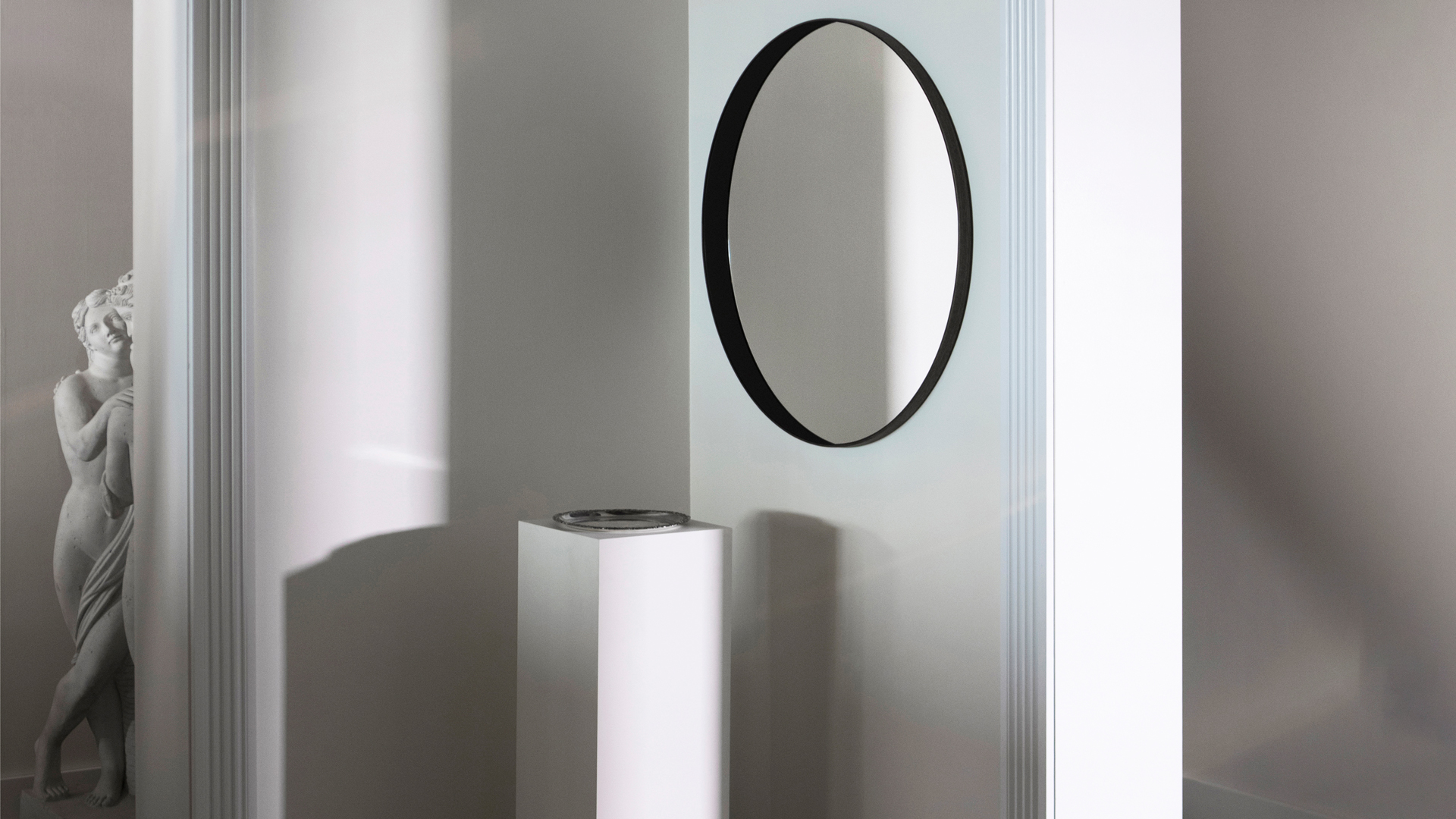 Orca Mirror, Lifestyle