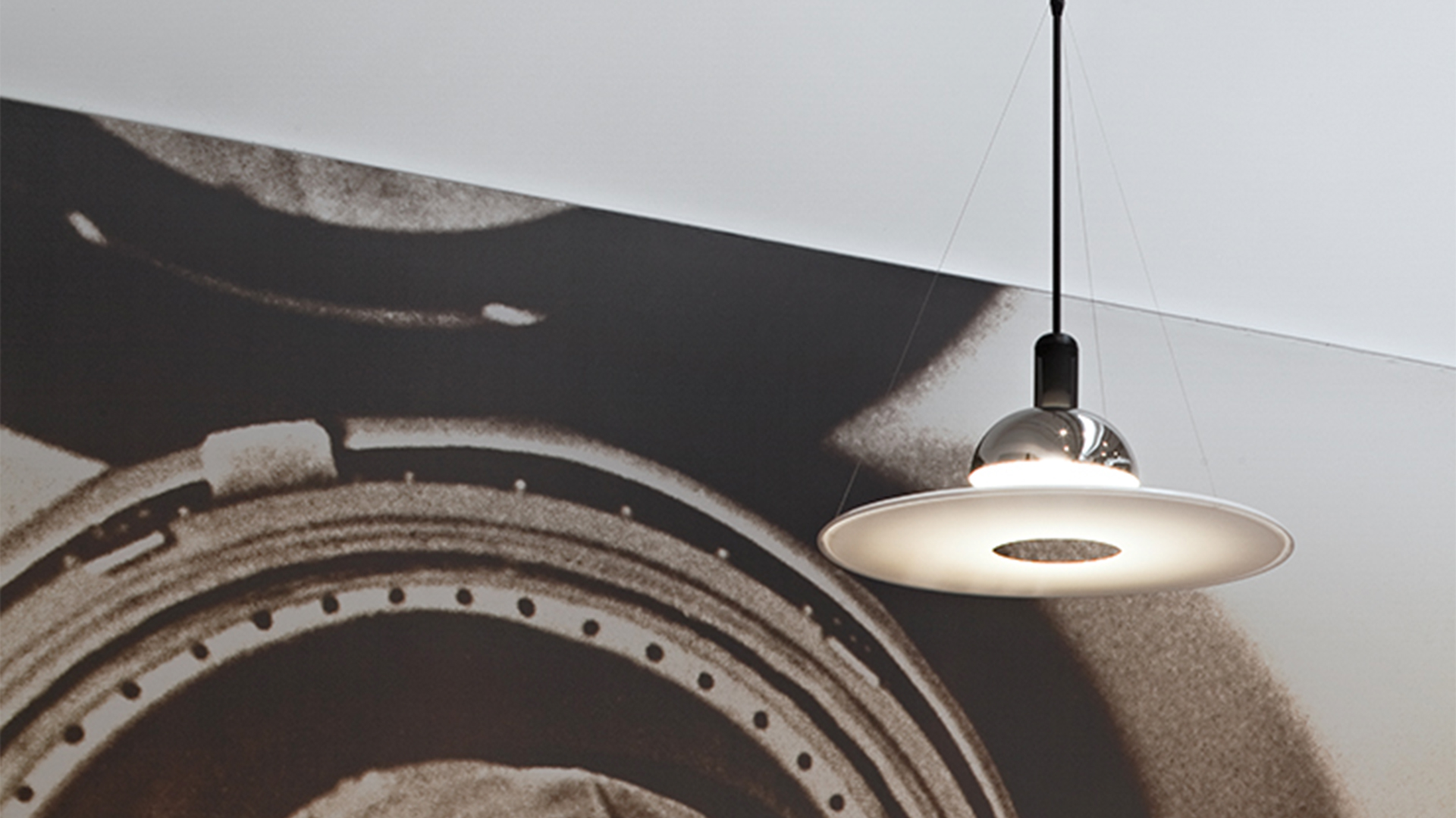 Frisbi Suspension Light, Lifestyle