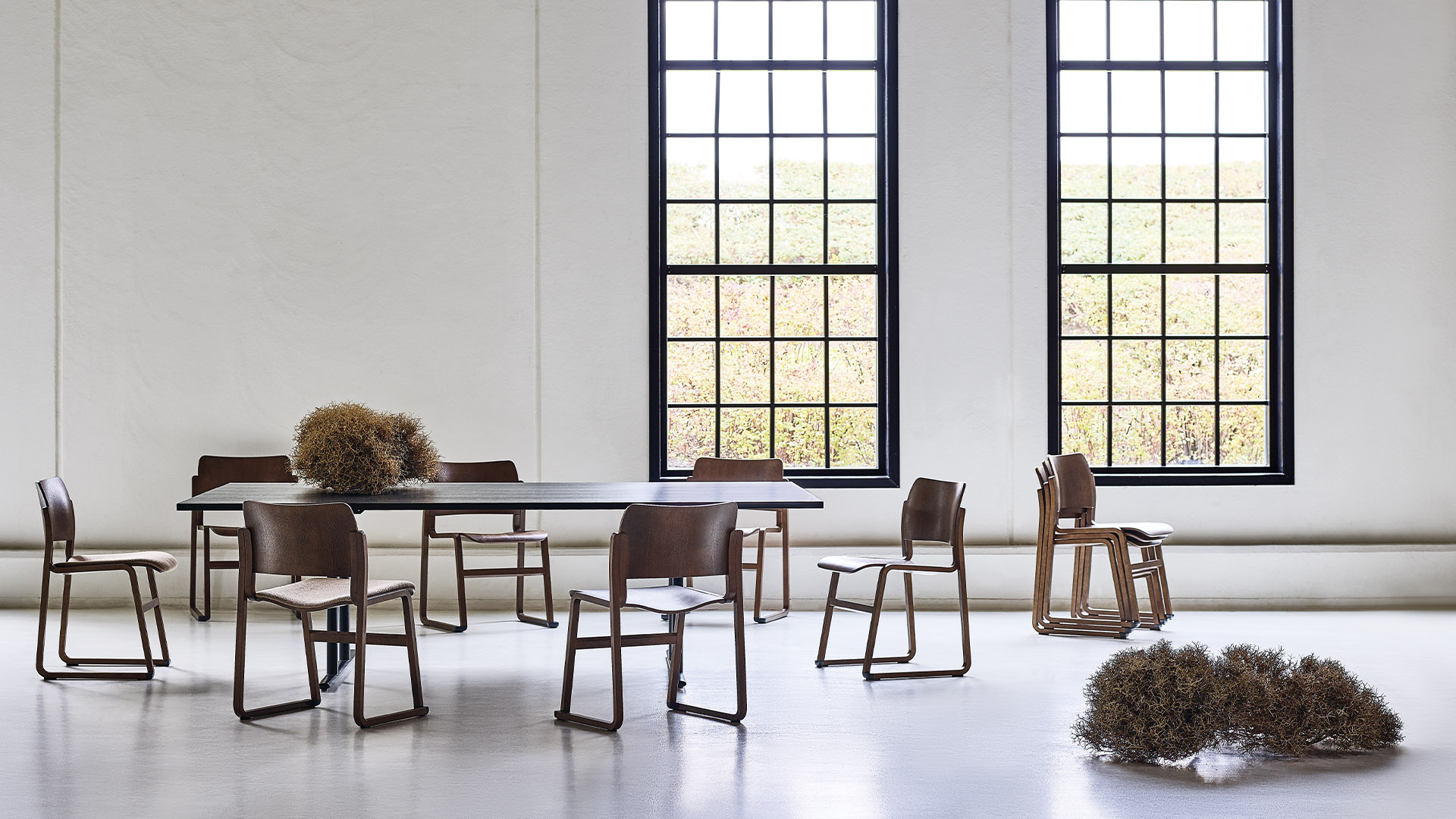 40/4 Wood Frame Chair, Lifestyle