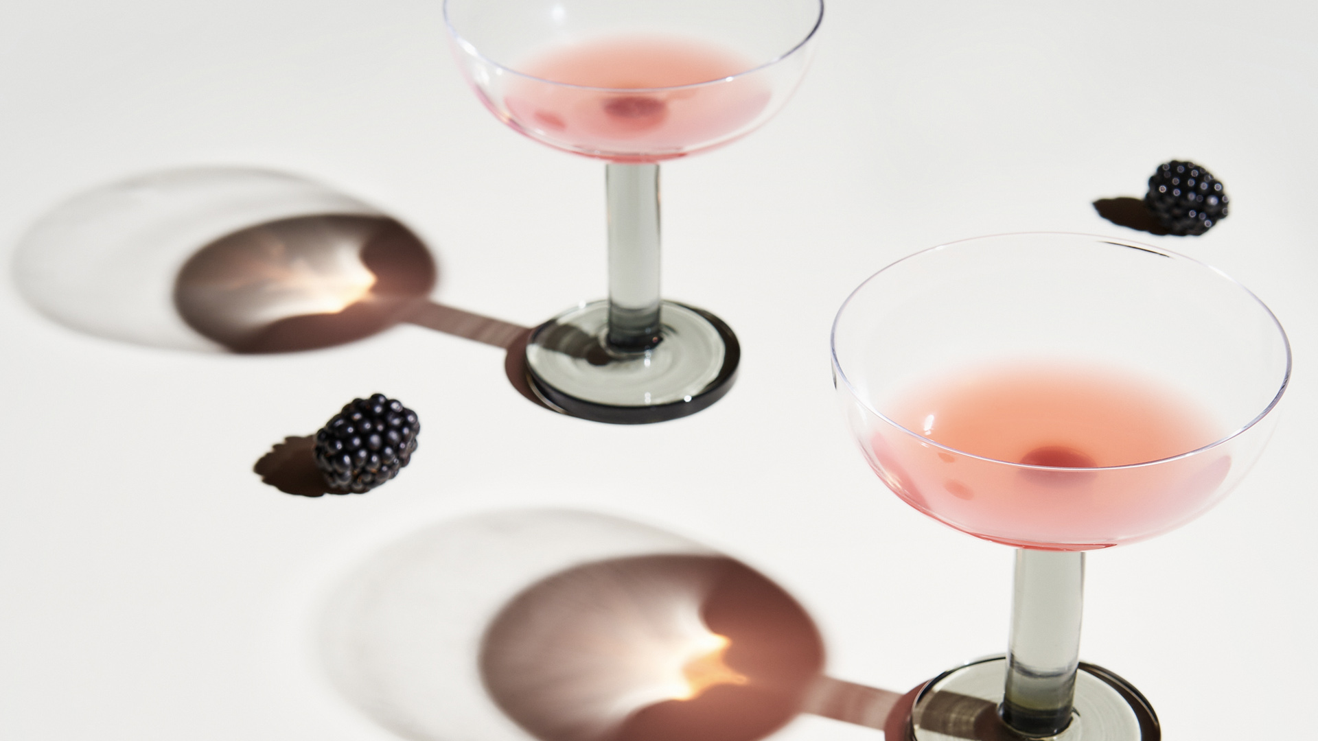 Puck Coupe Glasses, Lifestyle