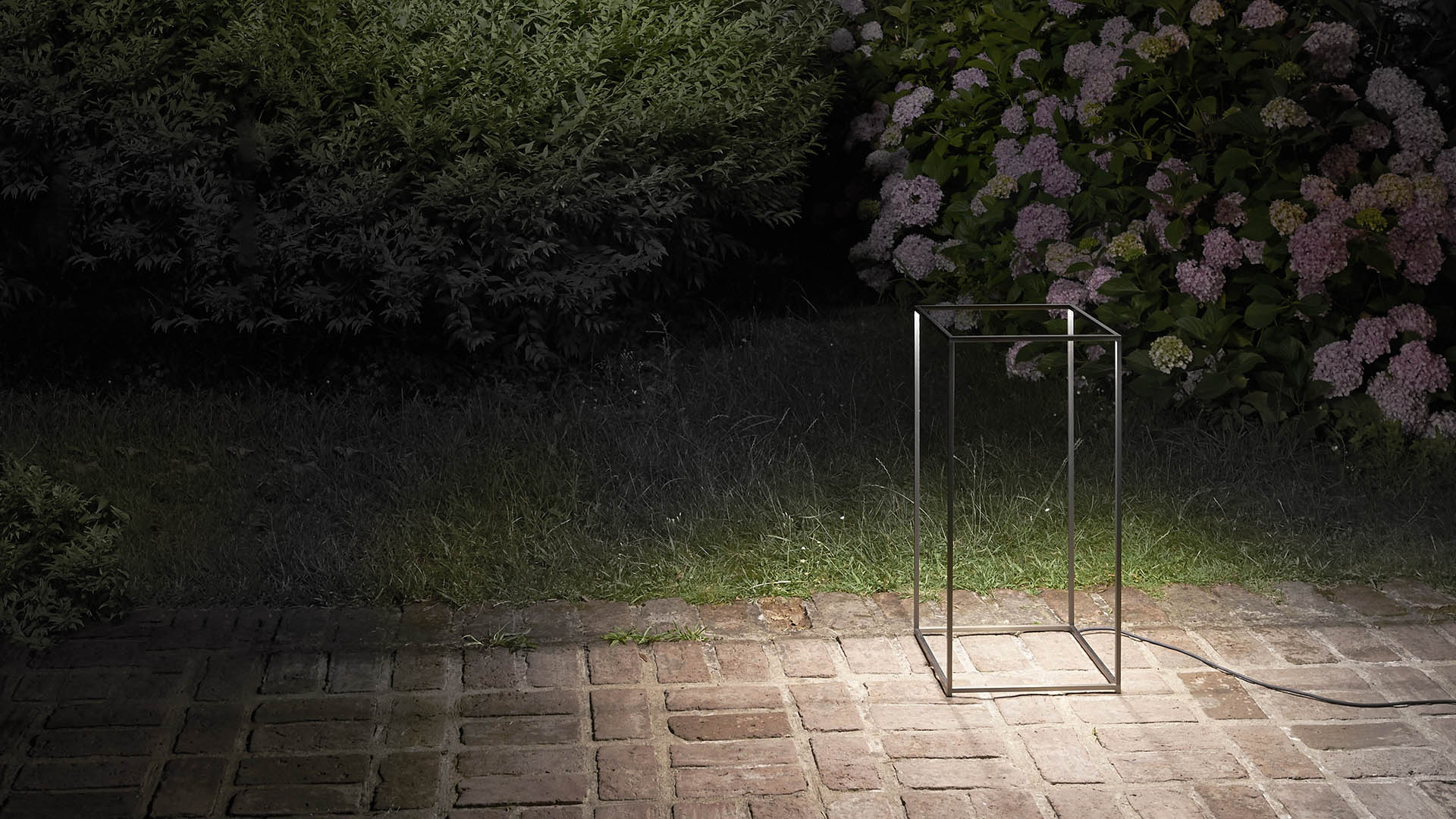 Ipnos Outdoor Floor Lamp, Lifestyle